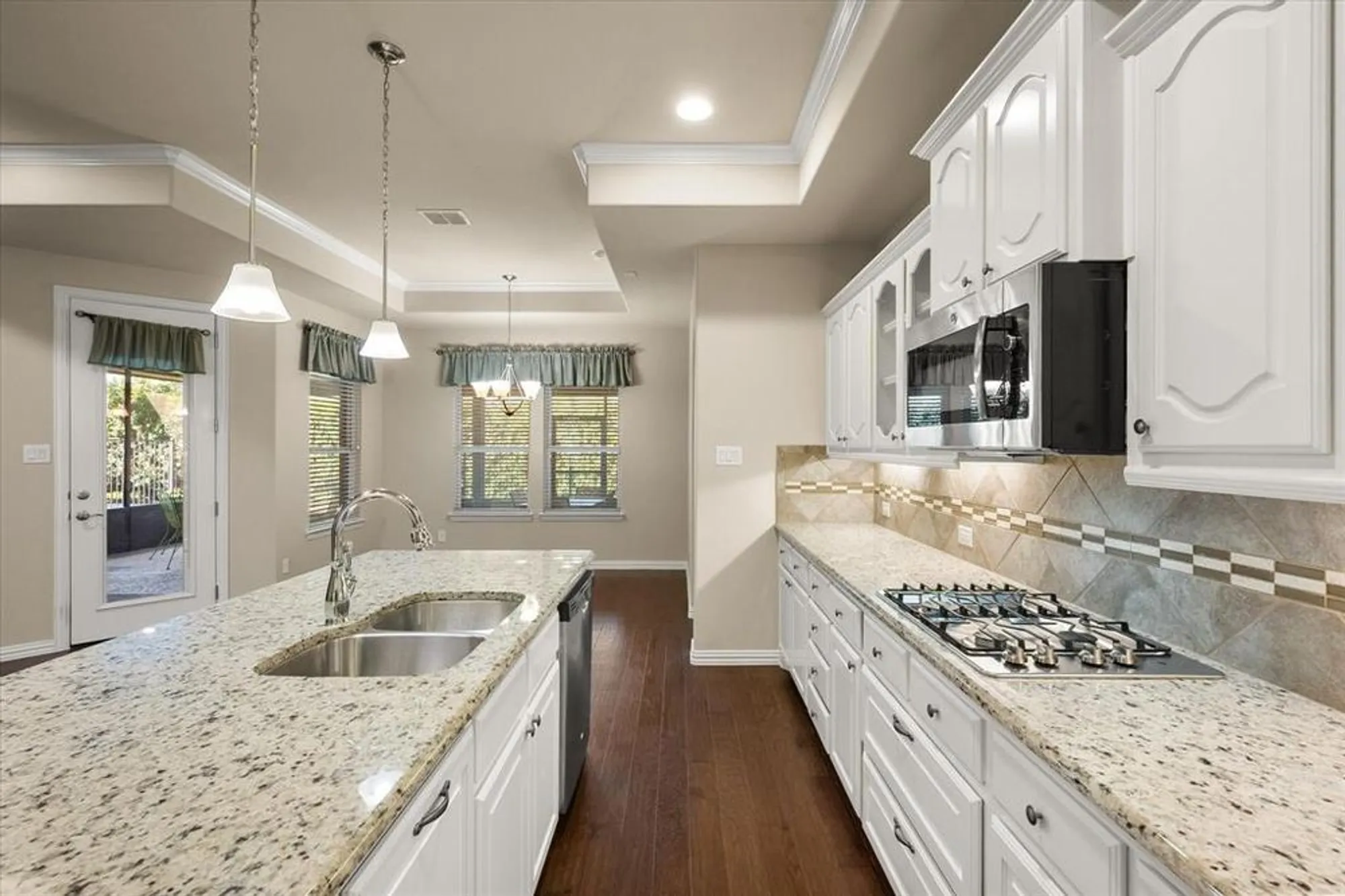 Property Slideshow image 12 of 39 | 2815 vista azul pl 2815, Mansfield, TX, 76063