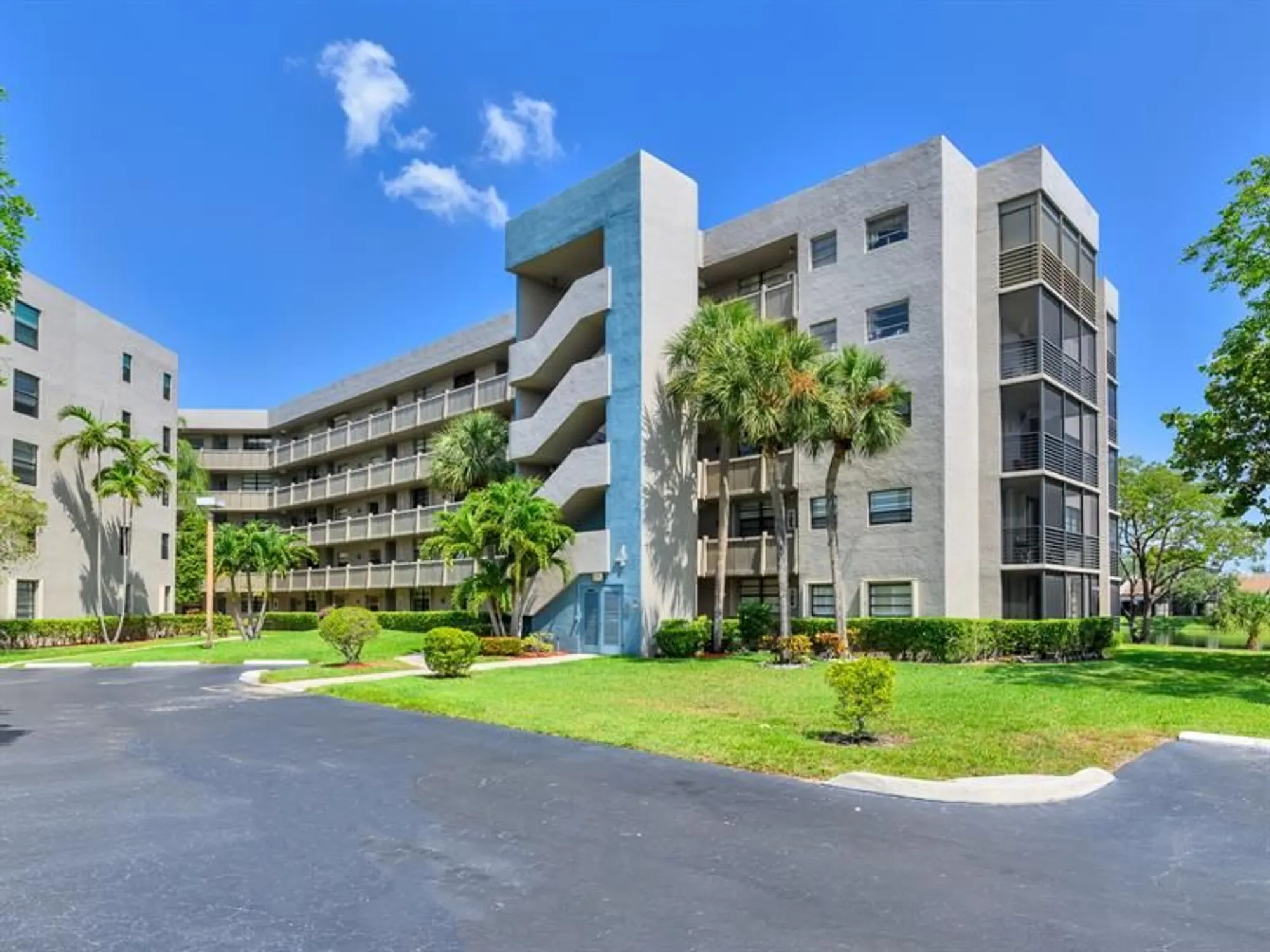 Property Slideshow image 2 of 51 | 1101 colony point cir 422, Pembroke Pines, FL, 33026