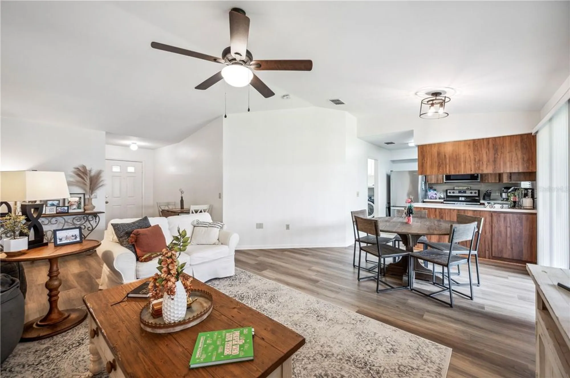 Property Slideshow image 9 of 37 | 1608 colonnades cir, Lakeland, FL, 33811