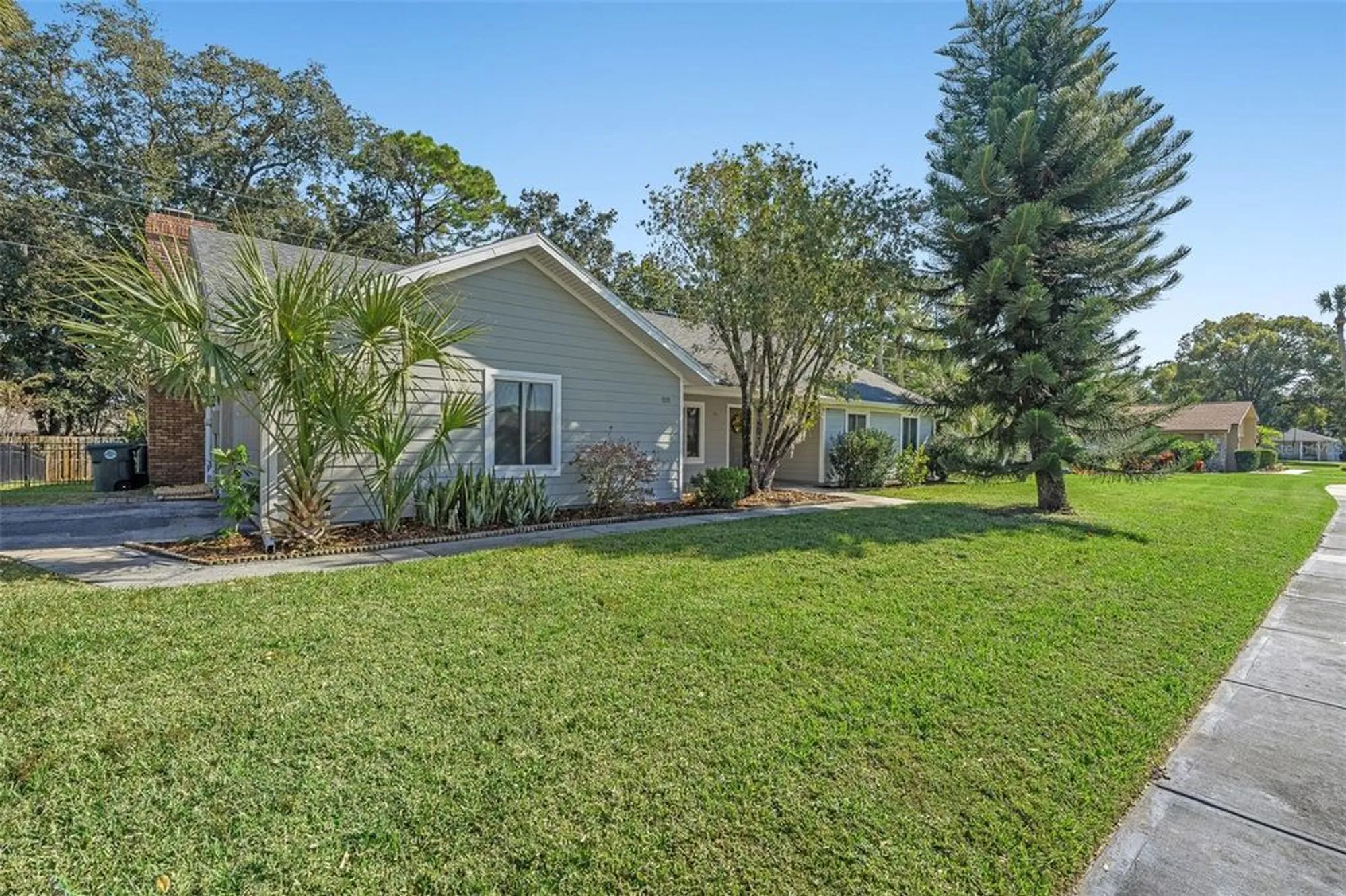 Property Slideshow image 2 of 48 | 521 pelican bay dr, Daytona Beach, FL, 32119