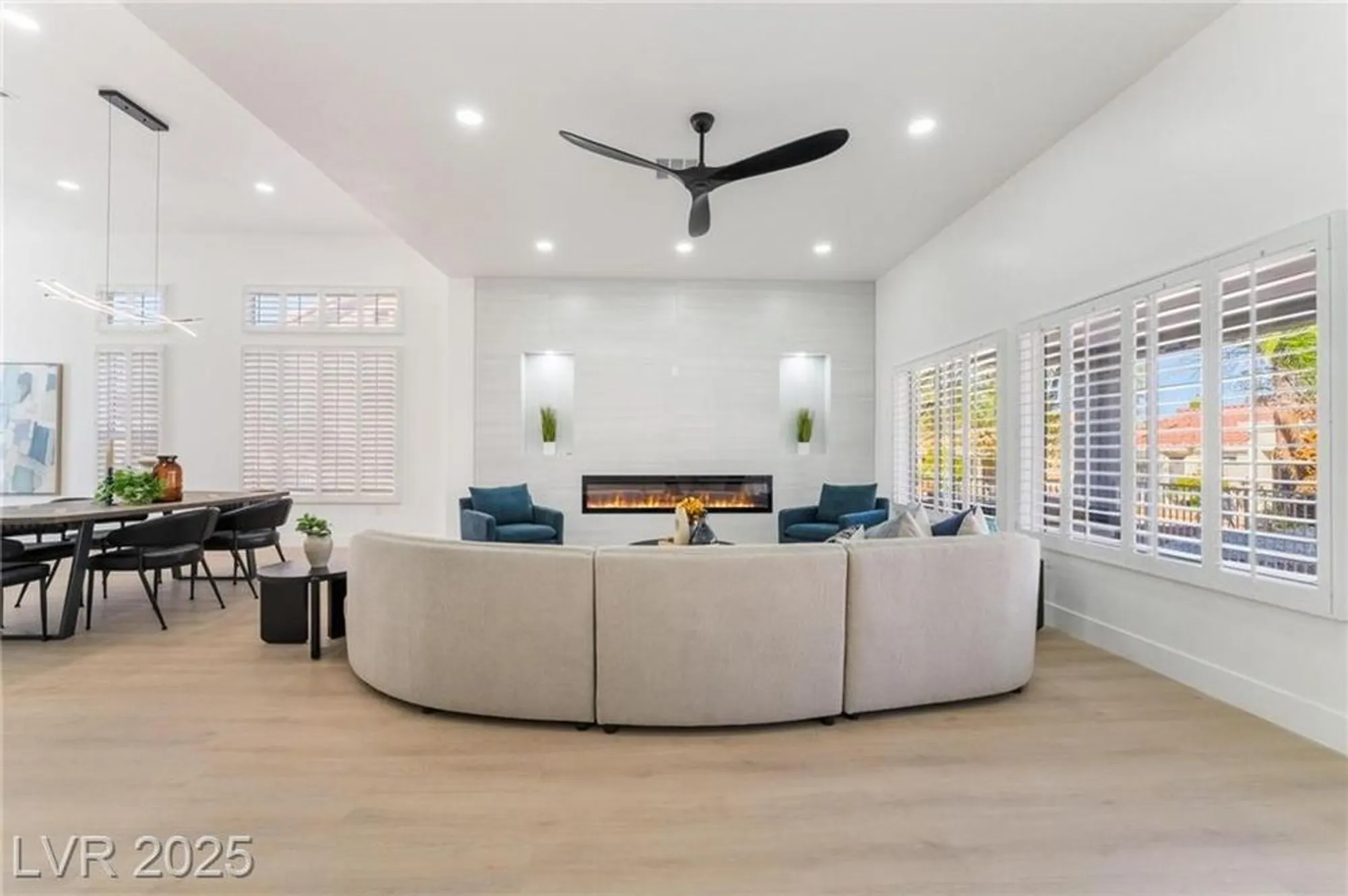 Property Slideshow image 13 of 57 | 2528 sunup dr, Las Vegas, NV, 89134