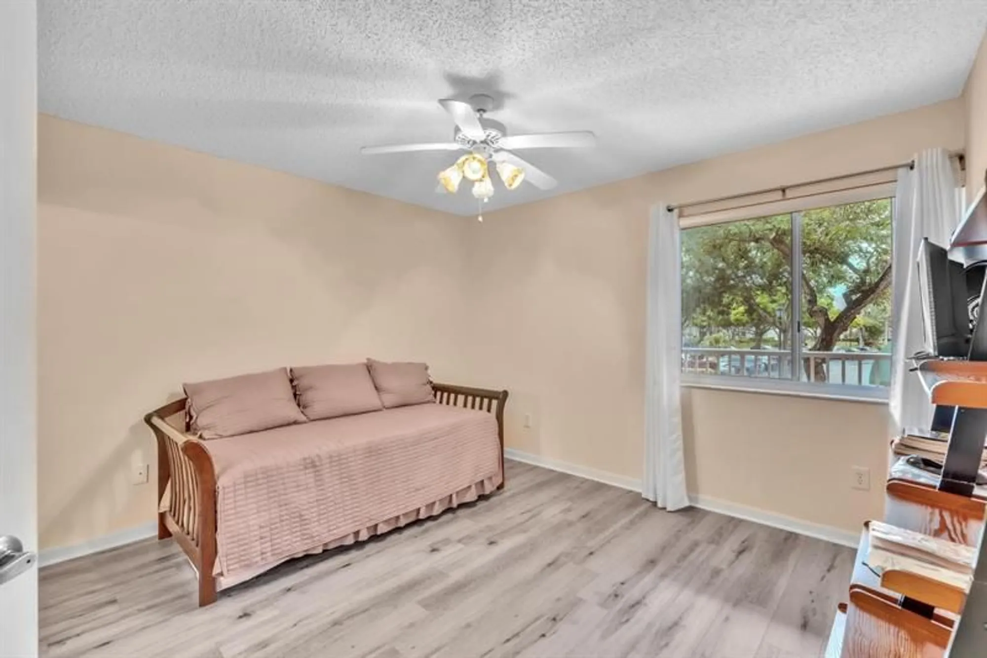 Property Slideshow image 28 of 65 | 9587 weldon cir b211, Tamarac, FL, 33321