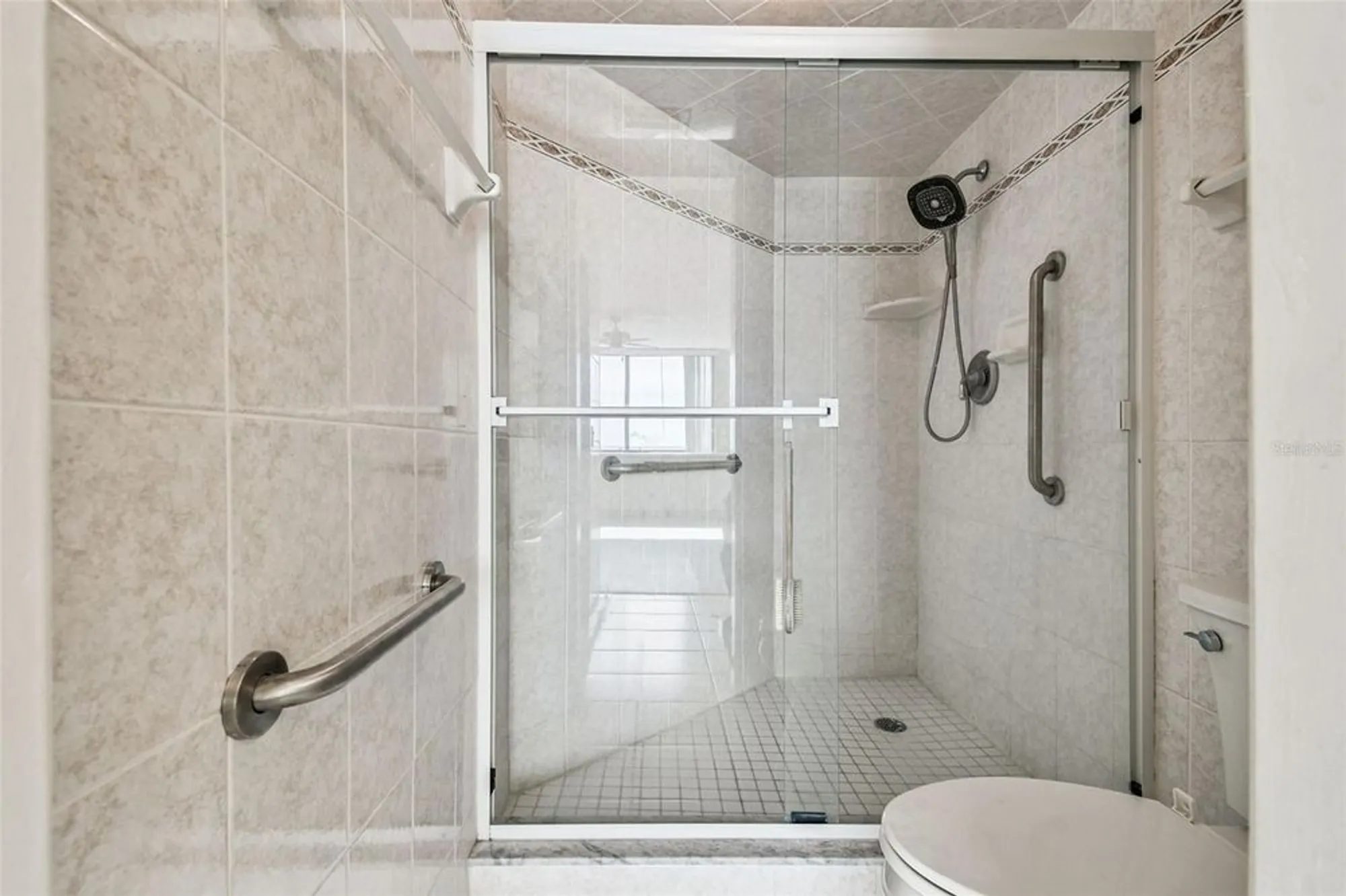 Property Slideshow image 13 of 49 | 6104 palma del mar blvd s apt 402, St Petersburg, FL, 33715