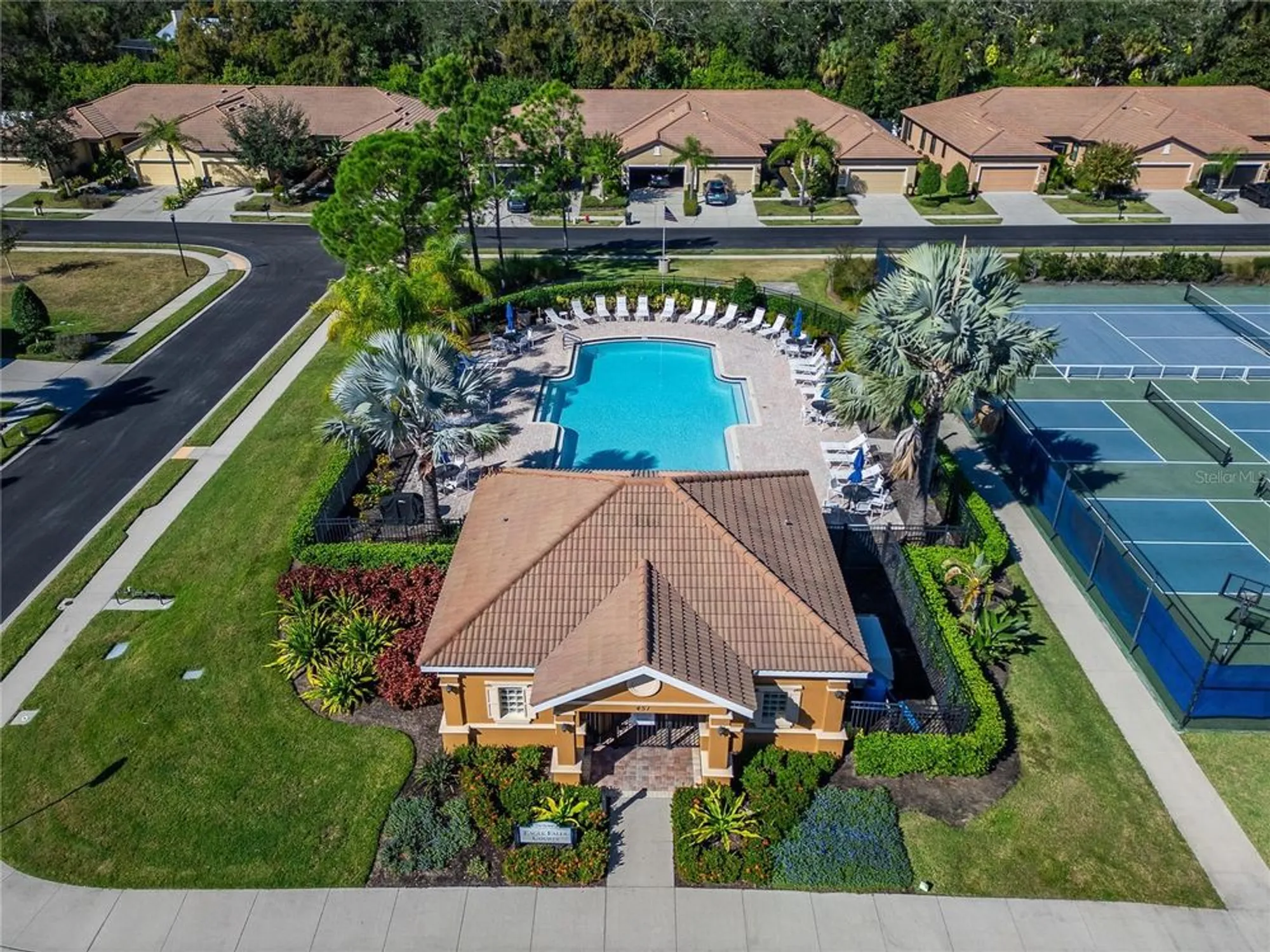 Property Slideshow image 68 of 72 | 420 cedar falls dr, Apollo Beach, FL, 33572