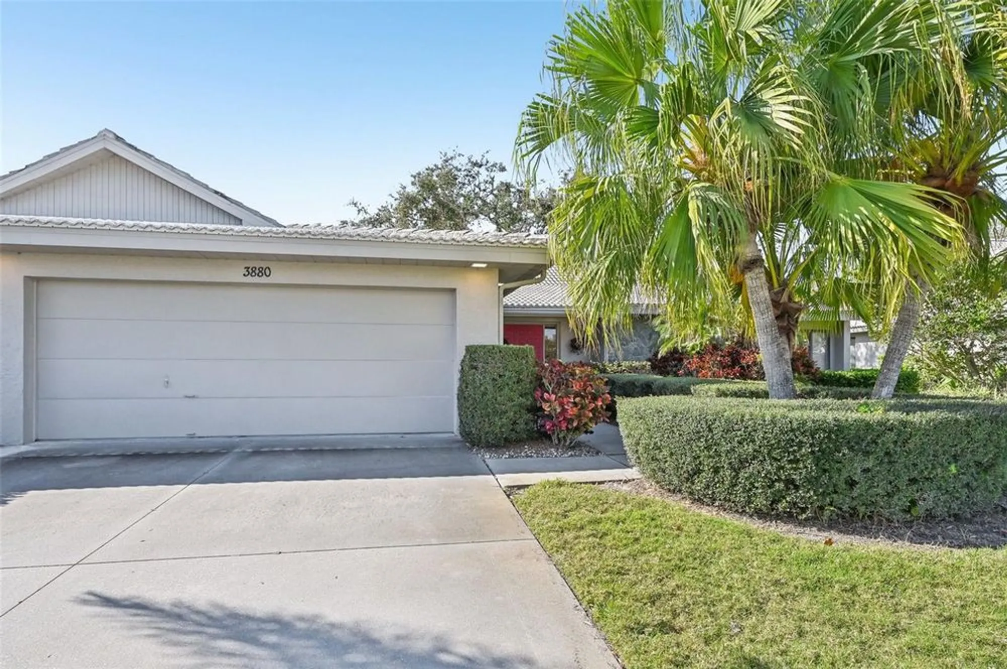 Property Slideshow image 2 of 45 | 3880 wilshire cir # 28, Sarasota, FL, 34238