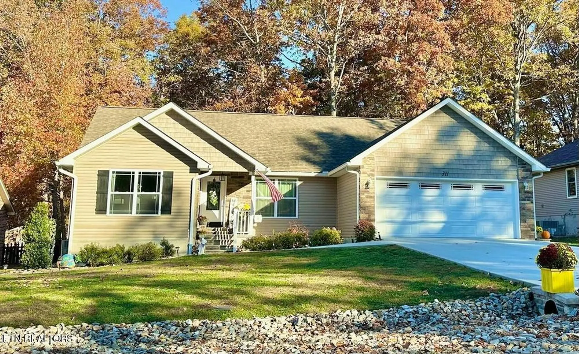 Property Slideshow image 2 of 27 | 311 lakeview dr, Crossville, TN, 38558