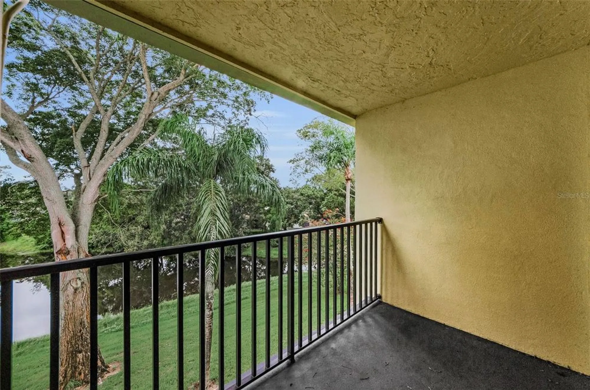 Property Slideshow image 5 of 41 | 1450 heather ridge blvd 307, Dunedin, FL, 34698