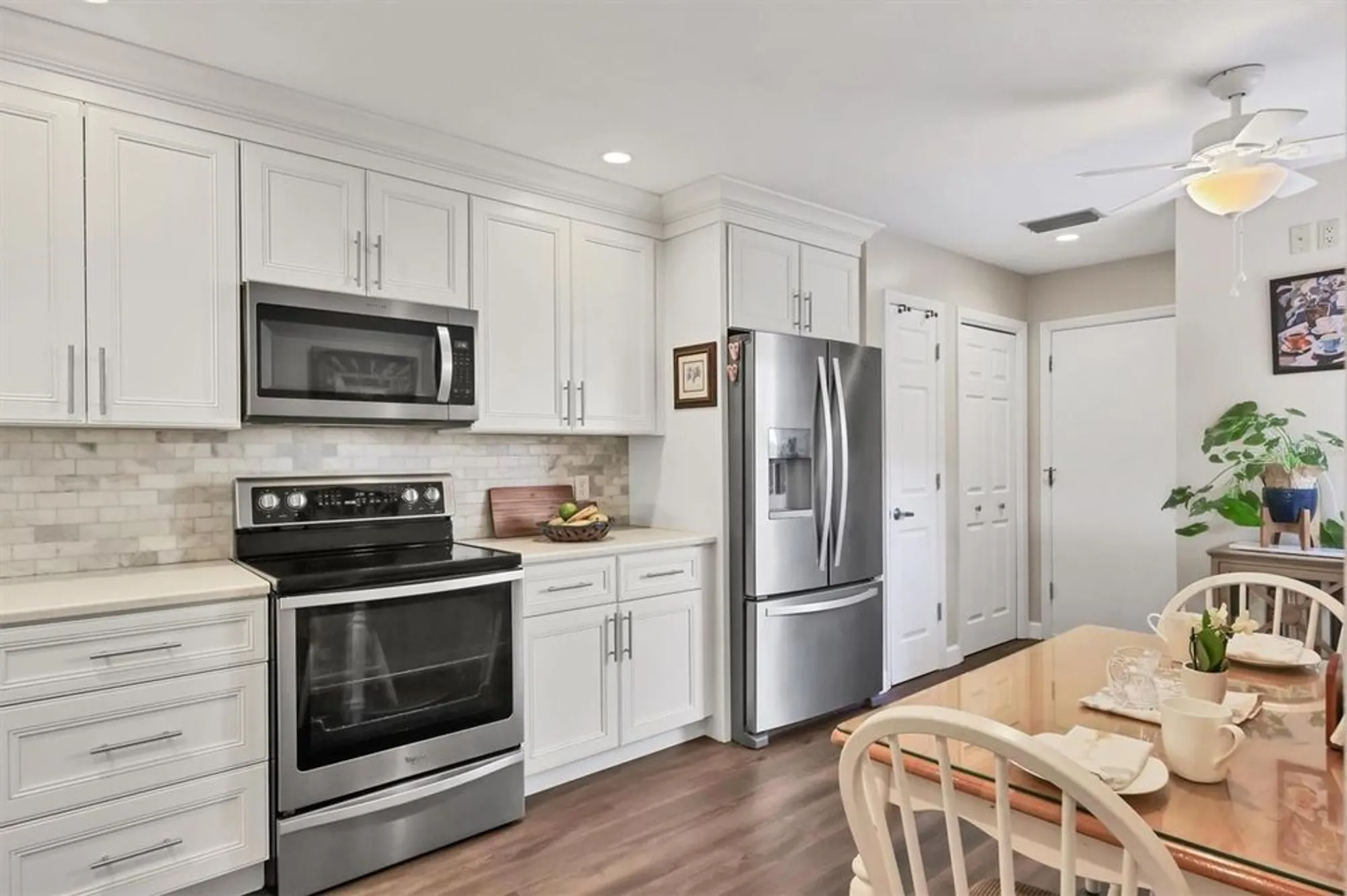 Property Slideshow image 12 of 55 | 3861 wilshire cir 115, Sarasota, FL, 34238