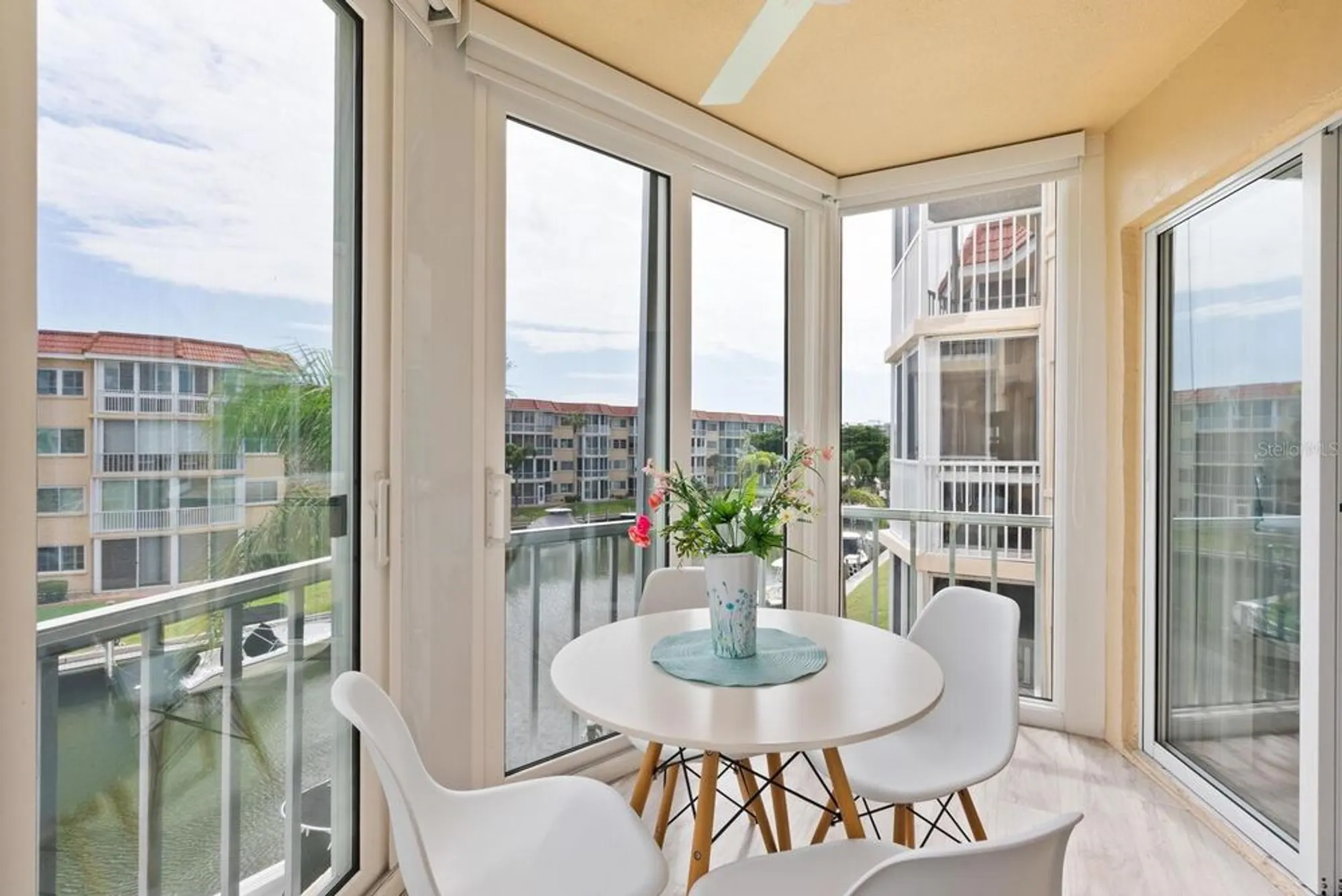 Property Slideshow image 10 of 45 | 1250 n portofino dr apt 304, Sarasota, FL, 34242