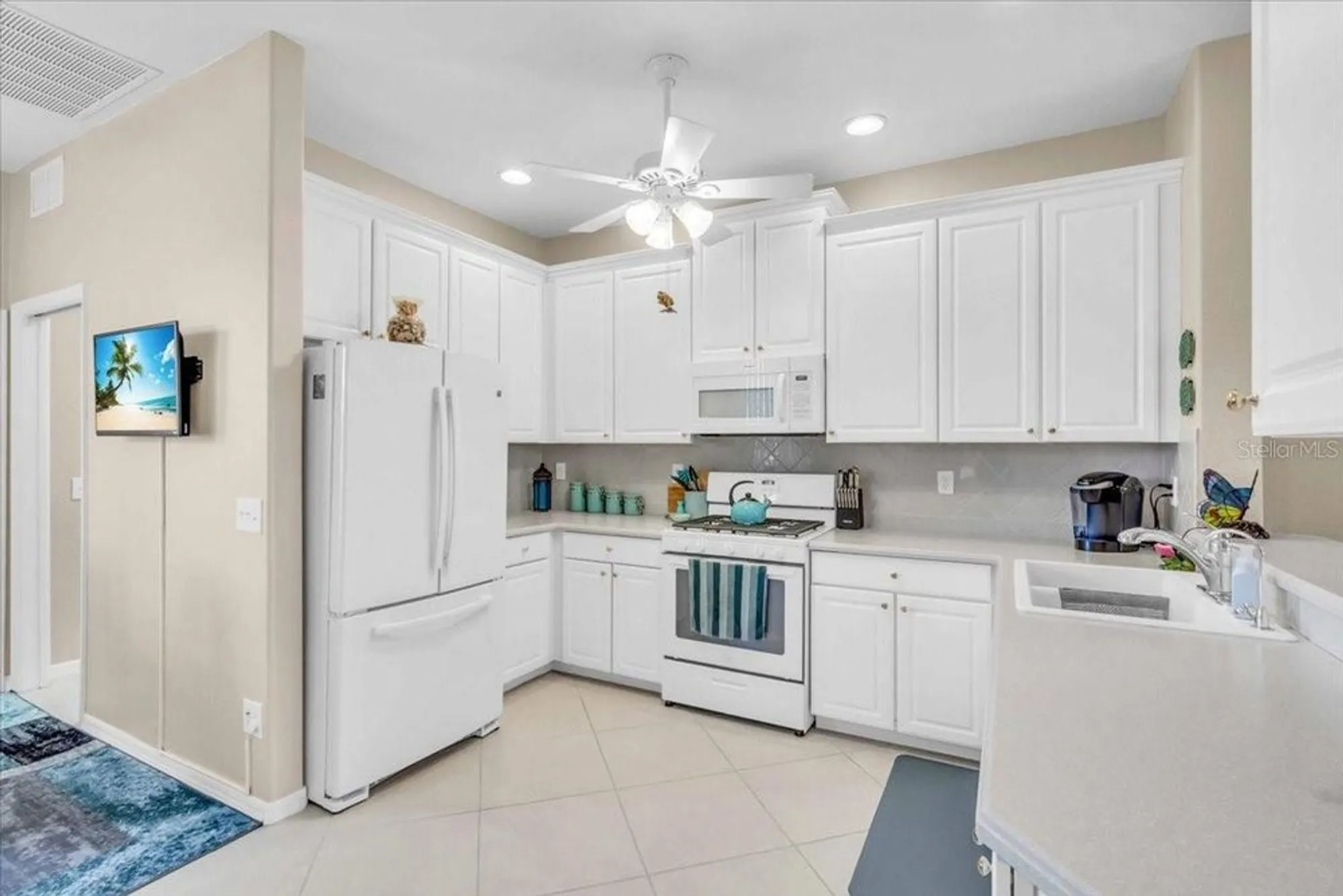 Property Slideshow image 14 of 59 | 8151 victoria falls cir, Sarasota, FL, 34243