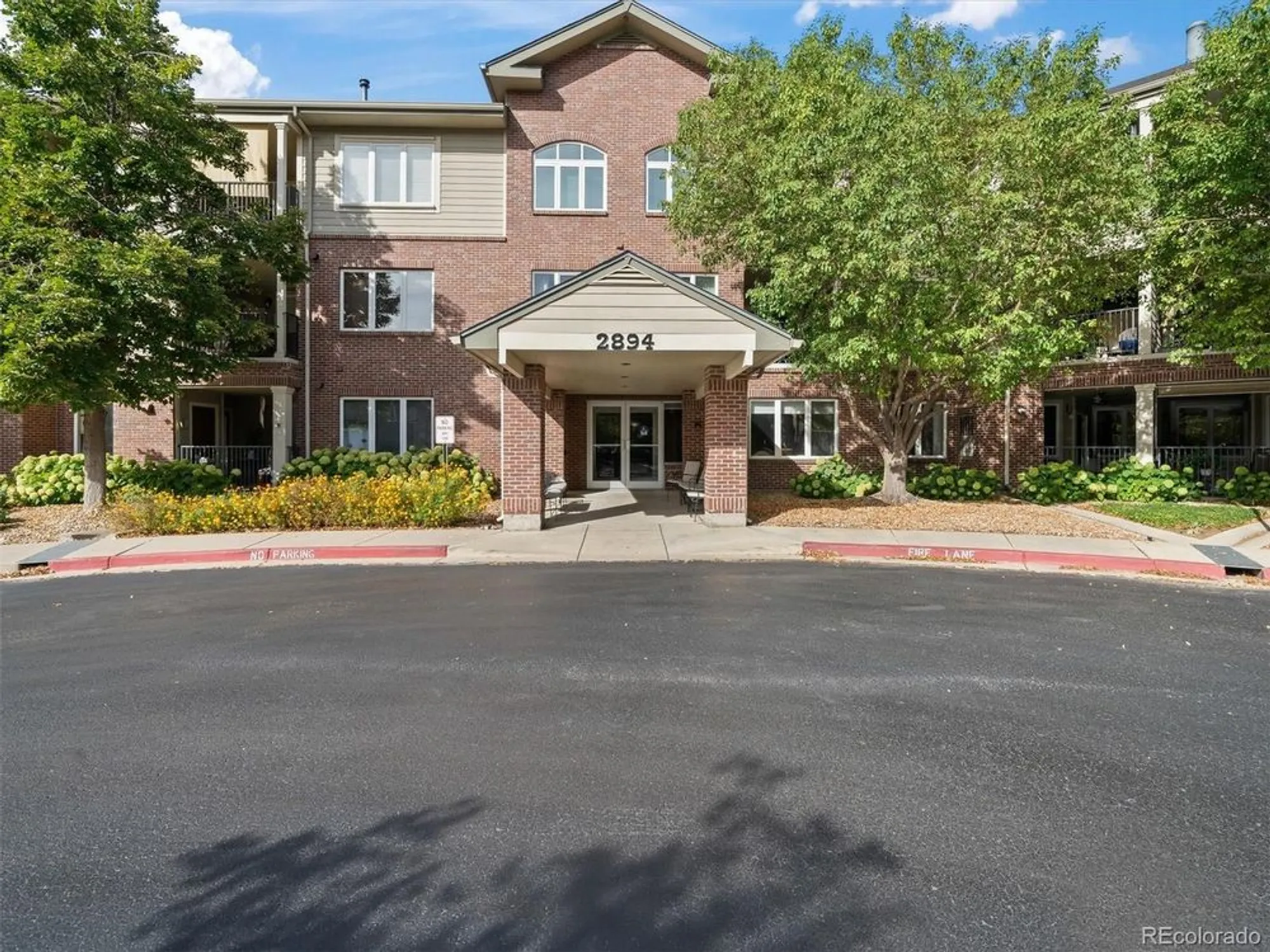 Property Slideshow image 2 of 40 | 2894 w riverwalk cir b108, Littleton, CO, 80123