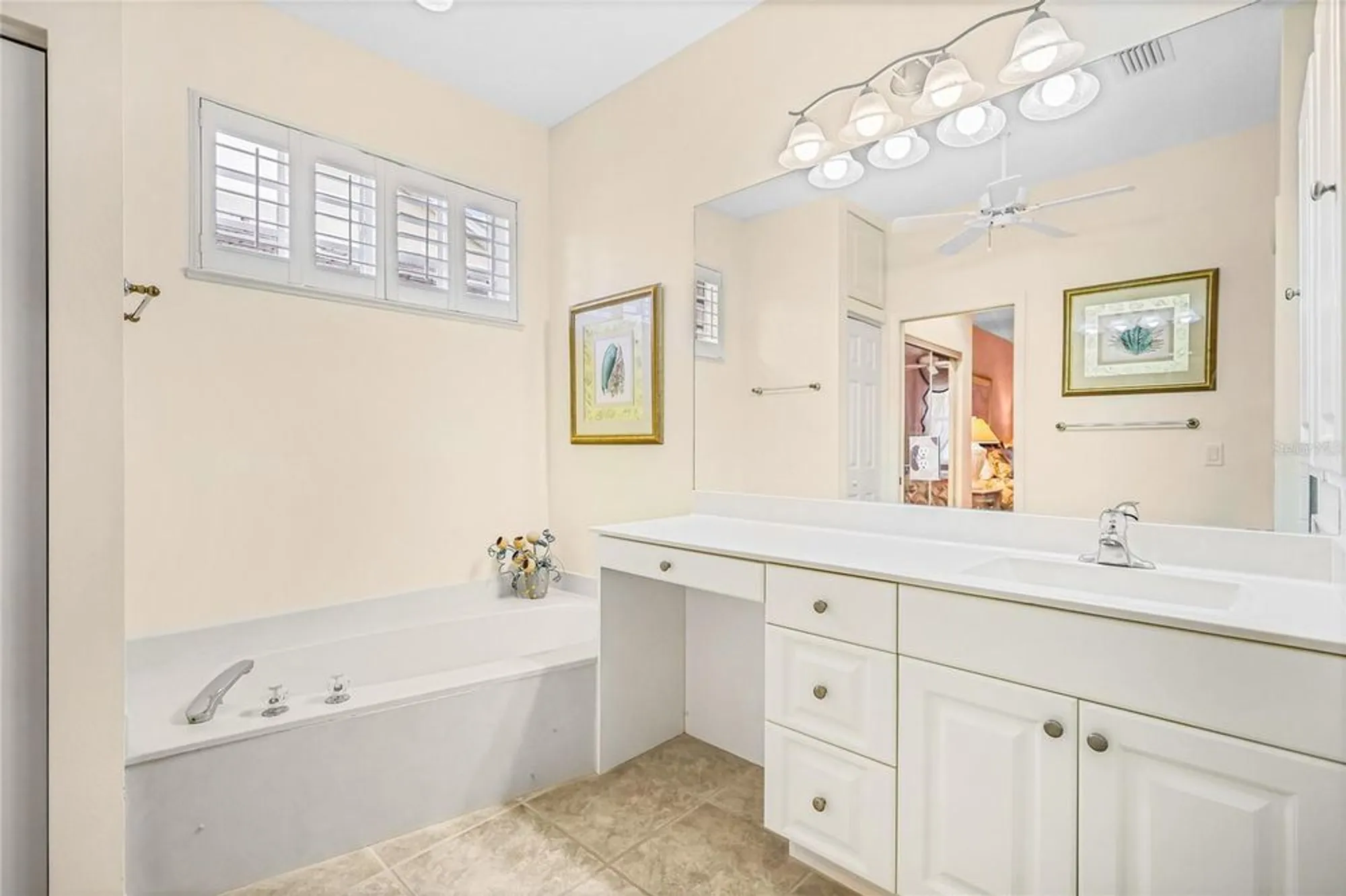Property Slideshow image 19 of 51 | 875 chalmers dr 11, Venice, FL, 34293