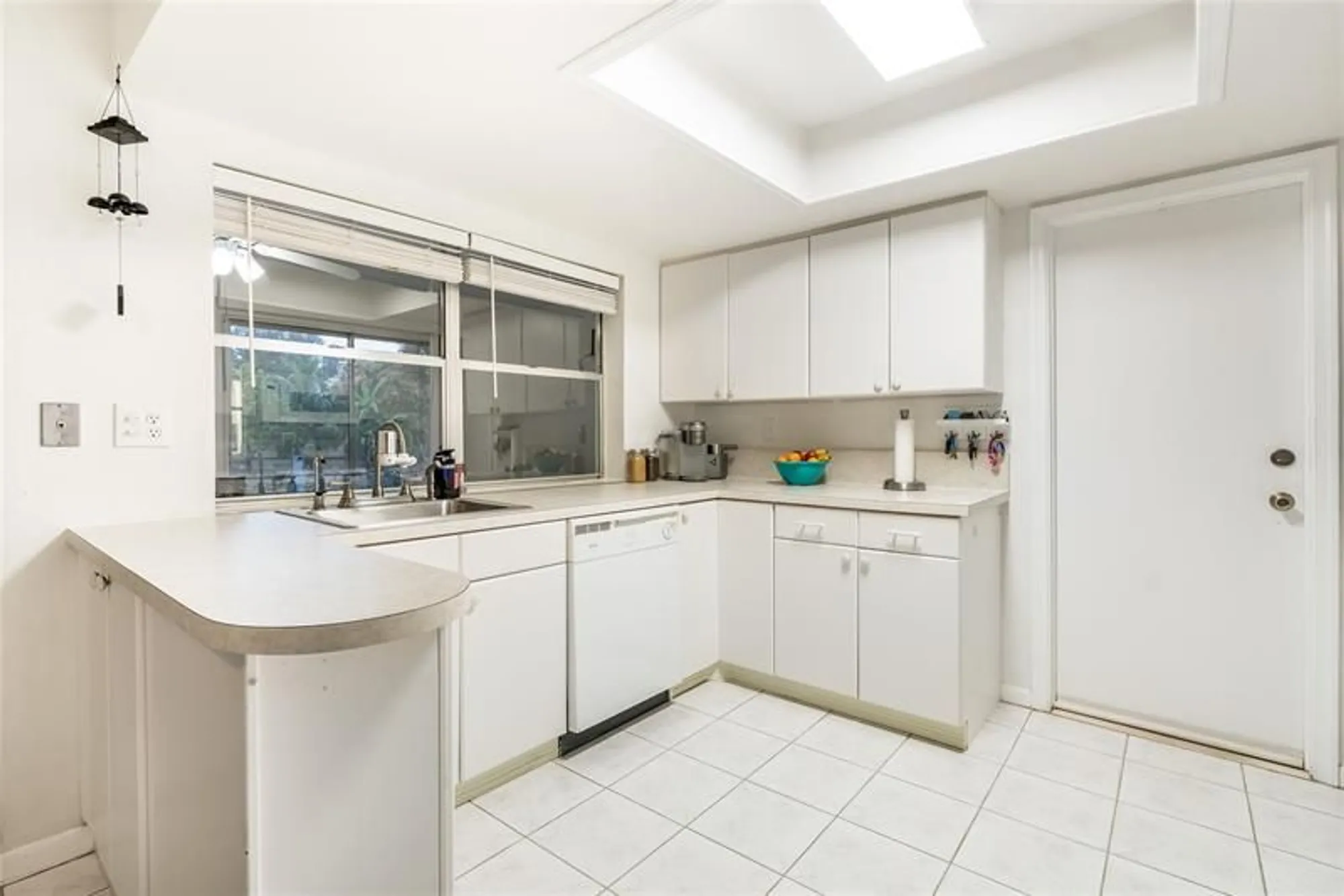 Property Slideshow image 4 of 35 | 985 nw 69th ave, Margate, FL, 33063
