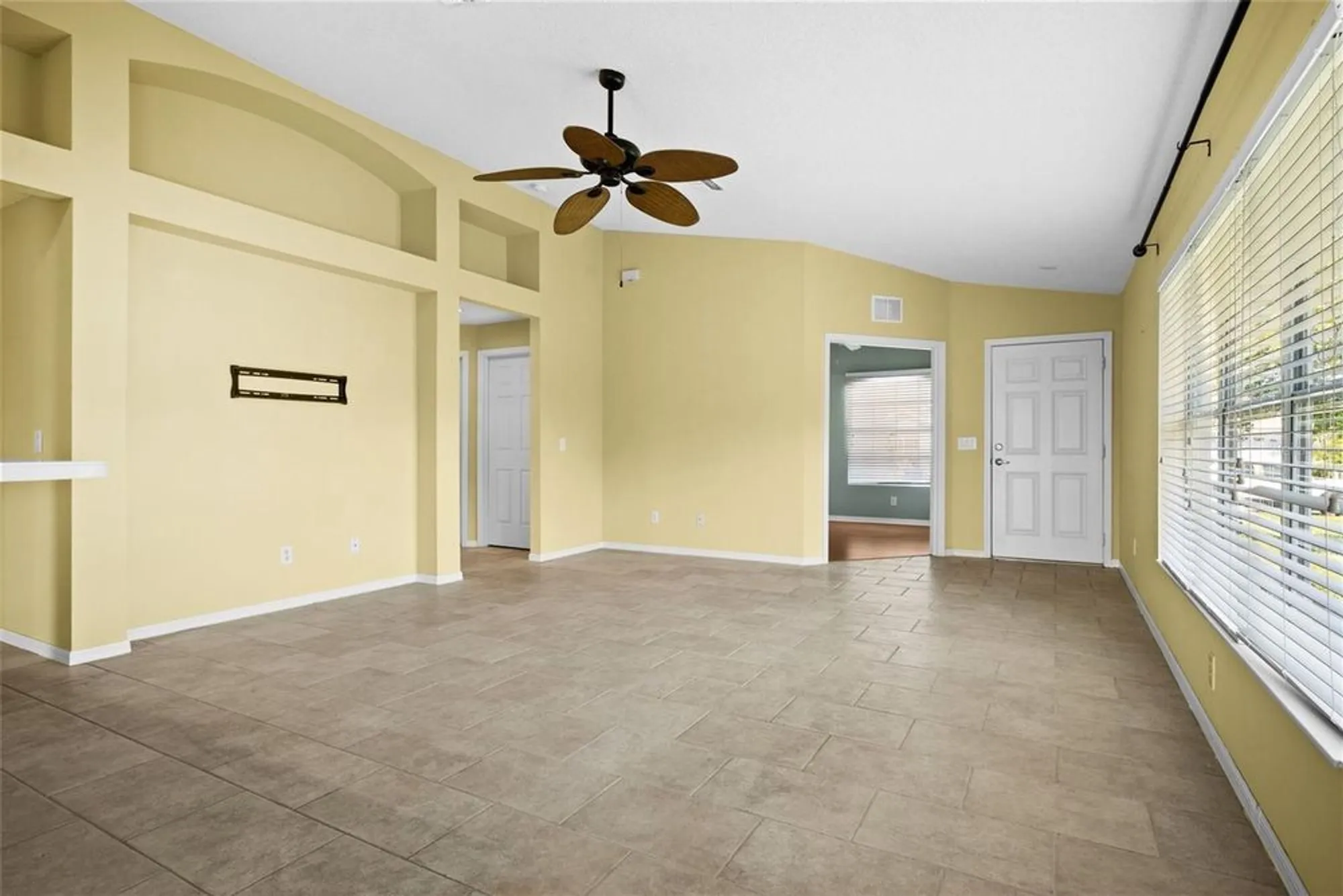 Property Slideshow image 11 of 35 | 2926 walnut grove ct, Holiday, FL, 34691