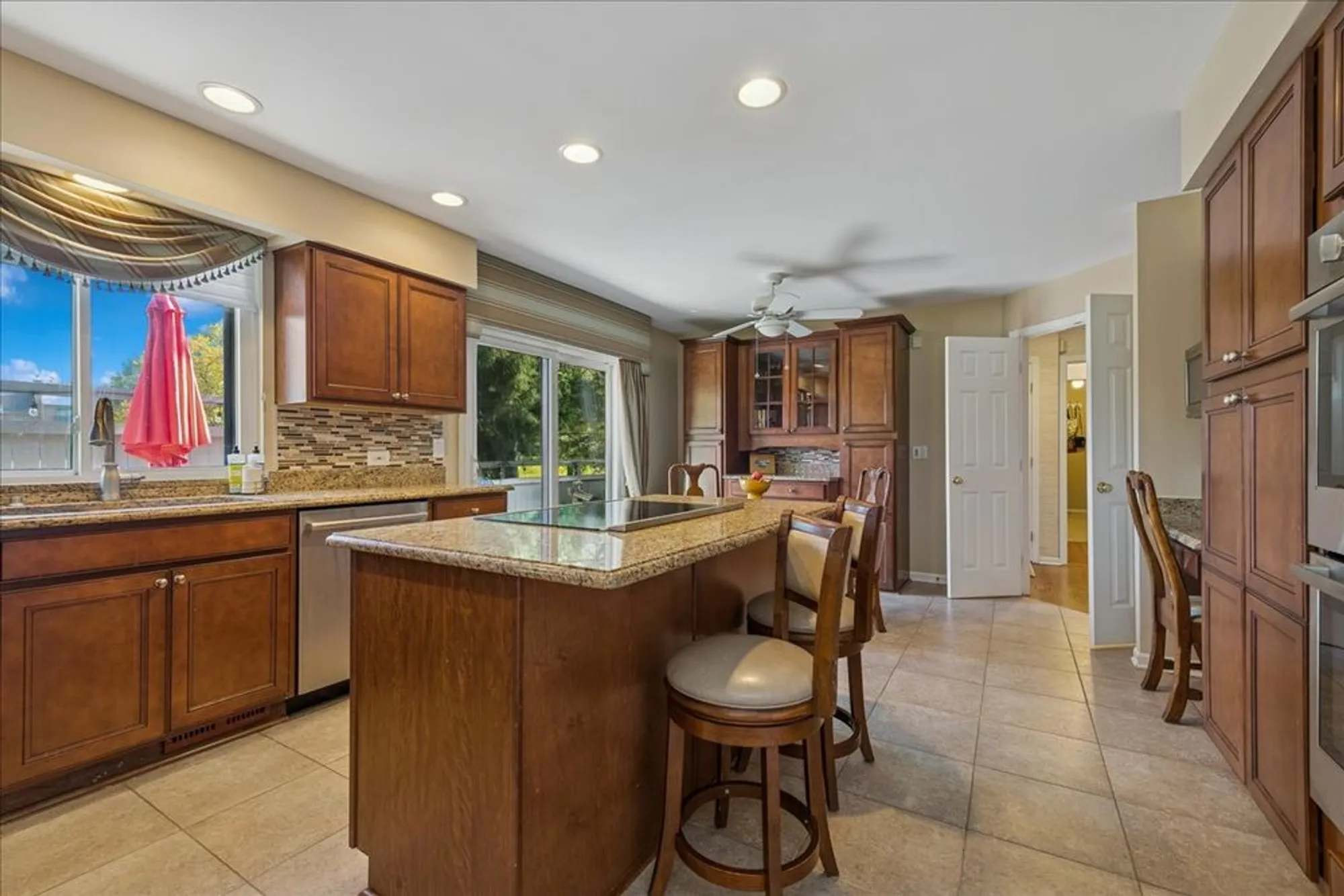 Property Slideshow image 17 of 55 | 868 longmeadow ct, Lake Barrington, IL, 60010