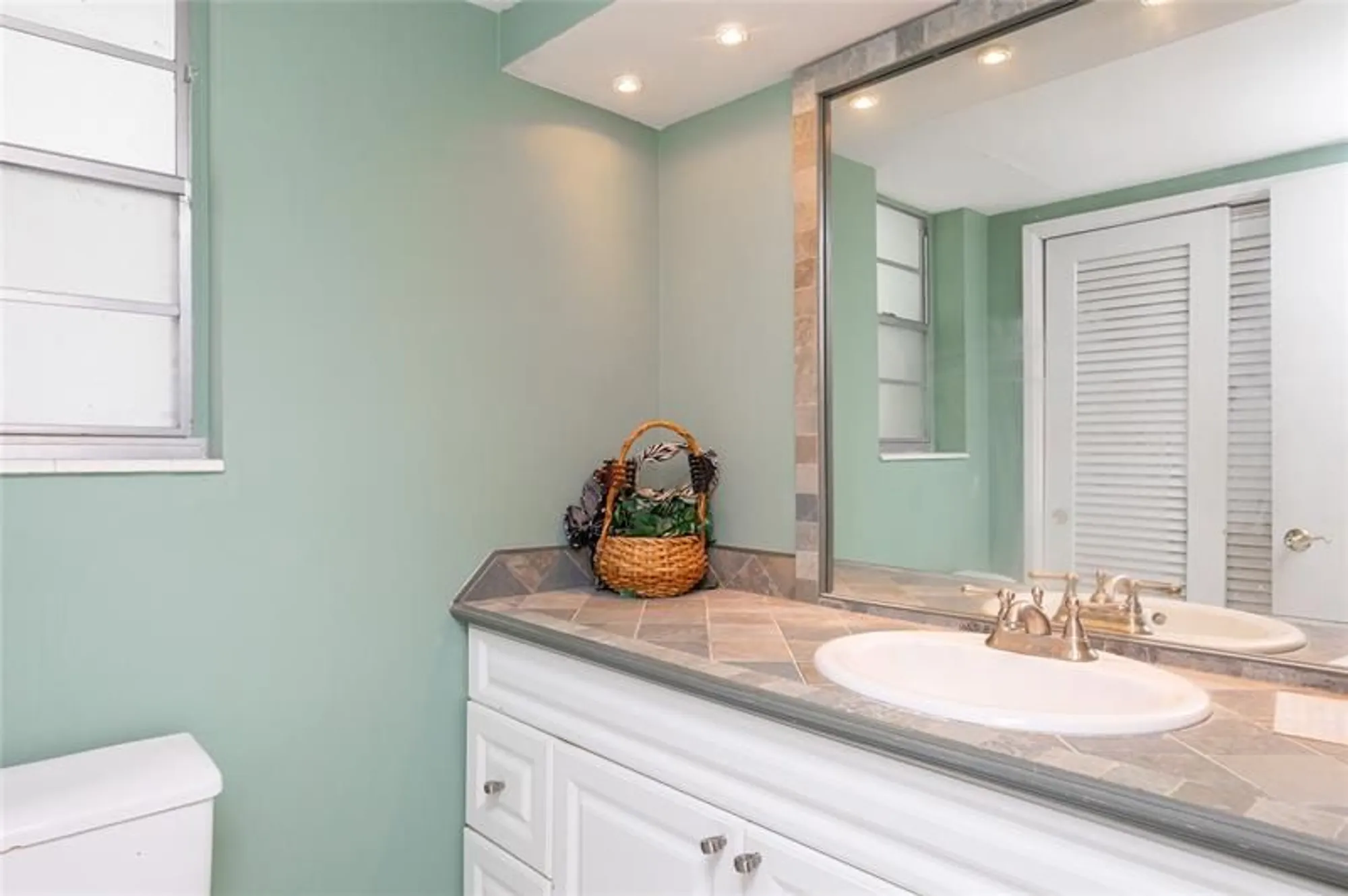 Property Slideshow image 26 of 43 | 2731 ne 14th street cswy 710, Pompano Beach, FL, 33062