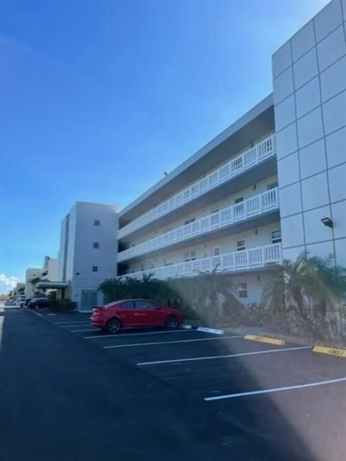 Property Slideshow image 2 of 15 | 314 se 10th st 305, Dania Beach, FL, 33004