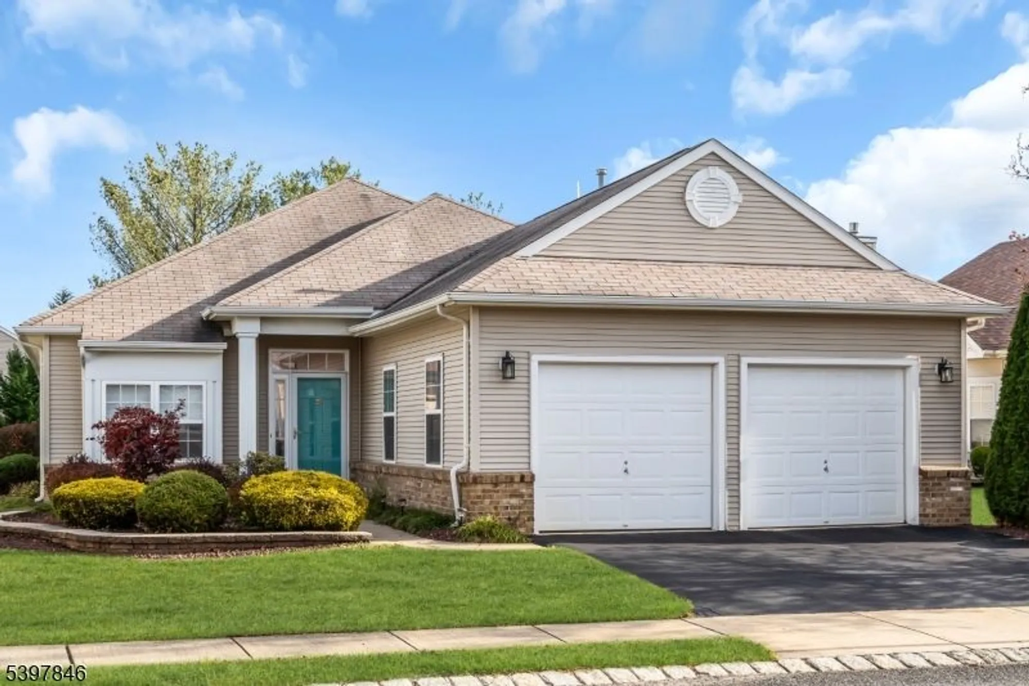 Property Slideshow image 2 of 49 | 6 margaux dr, Manchester Tw, NJ, 08759