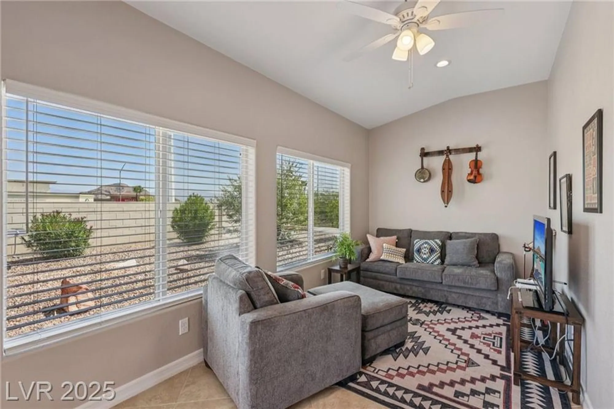 Property Slideshow image 13 of 56 | 10428 villa ridge dr, Las Vegas, NV, 89134