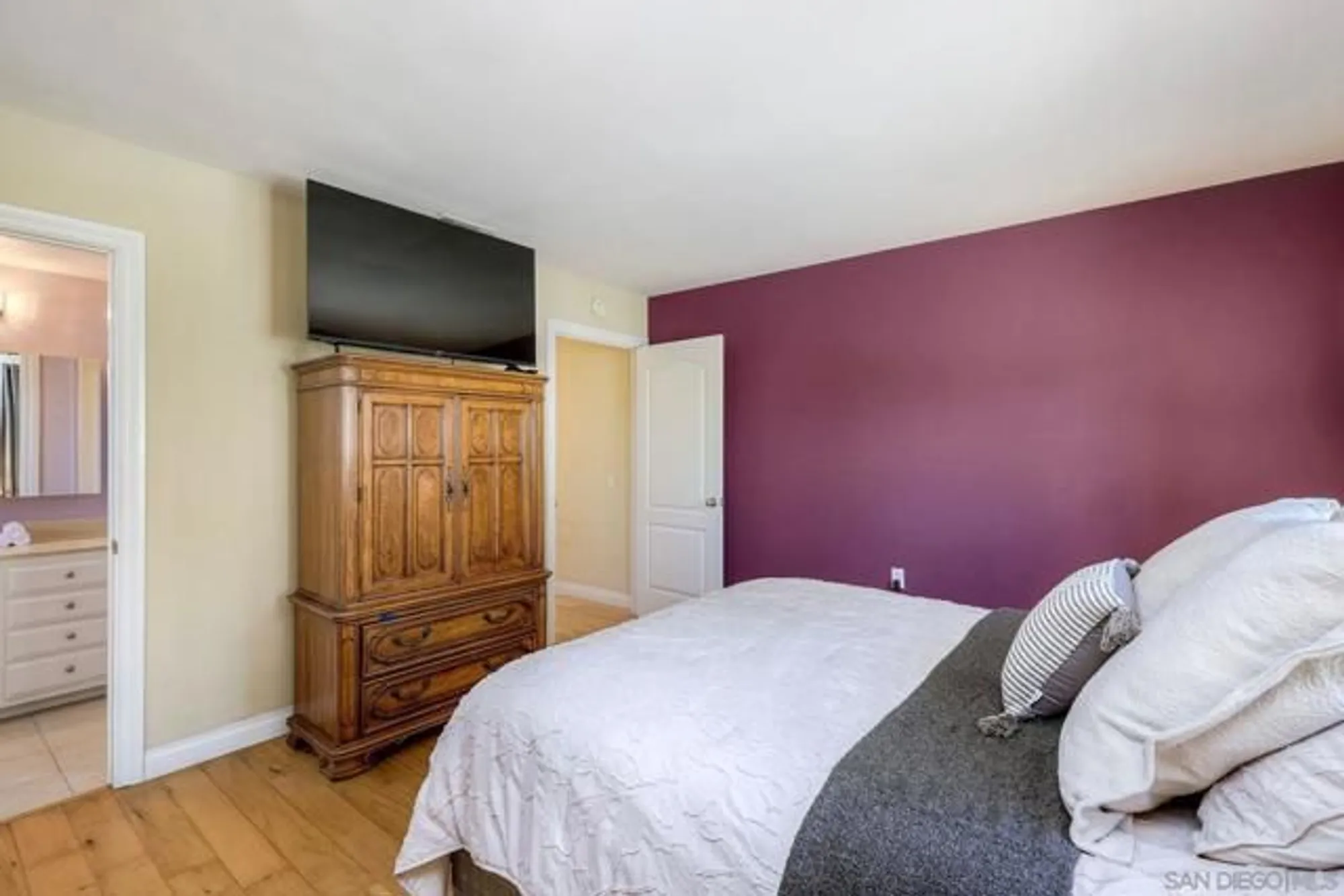 Property Slideshow image 23 of 34 | 12528 niego ln, San Diego, CA, 92128