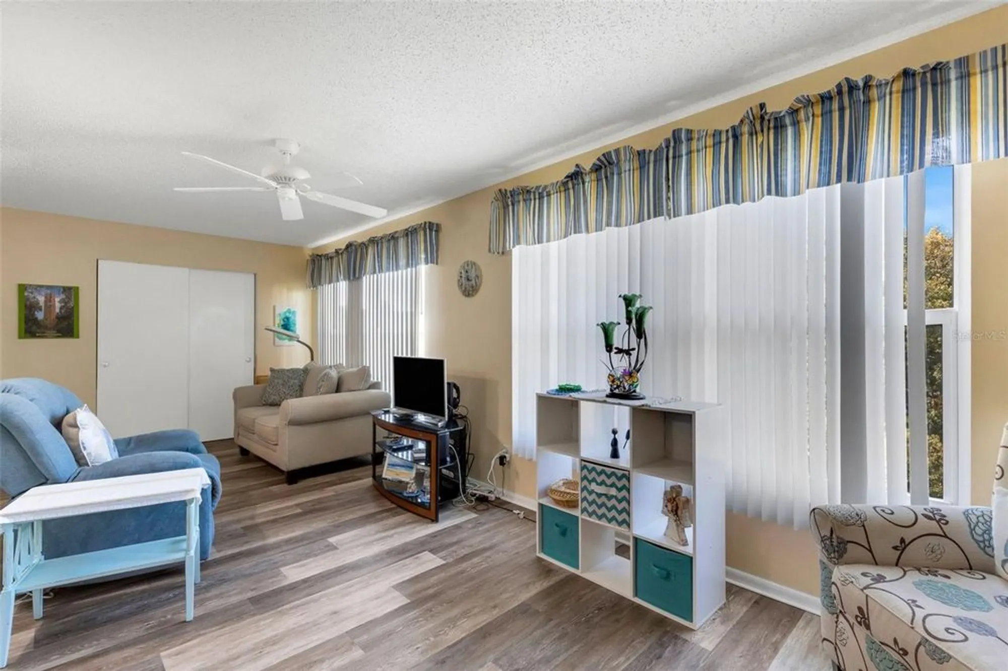 Property Slideshow image 20 of 56 | 2401 ecuadorian way apt 57, Clearwater, FL, 33763