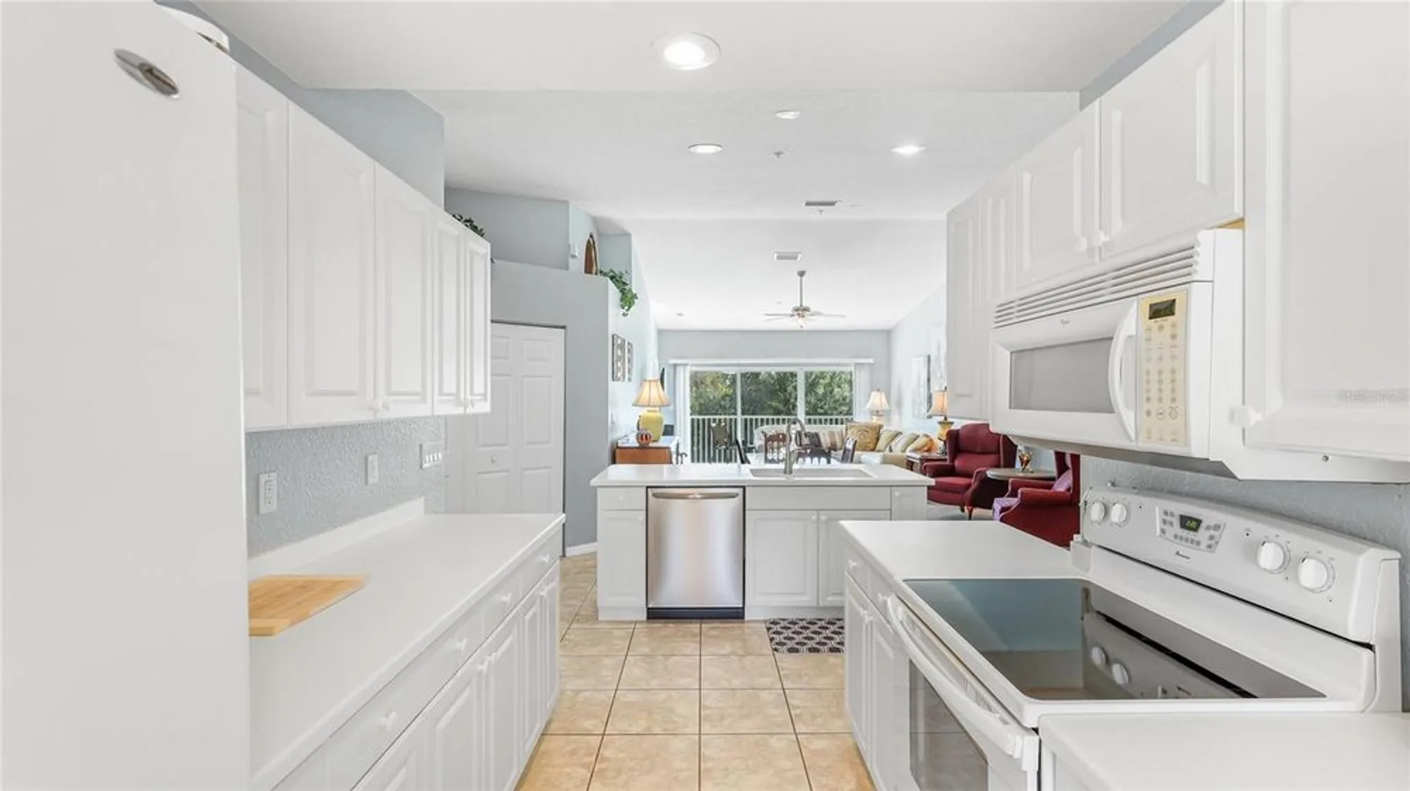 Property Slideshow image 14 of 35 | 7520 marsh orchid cir, Bradenton, FL, 34203