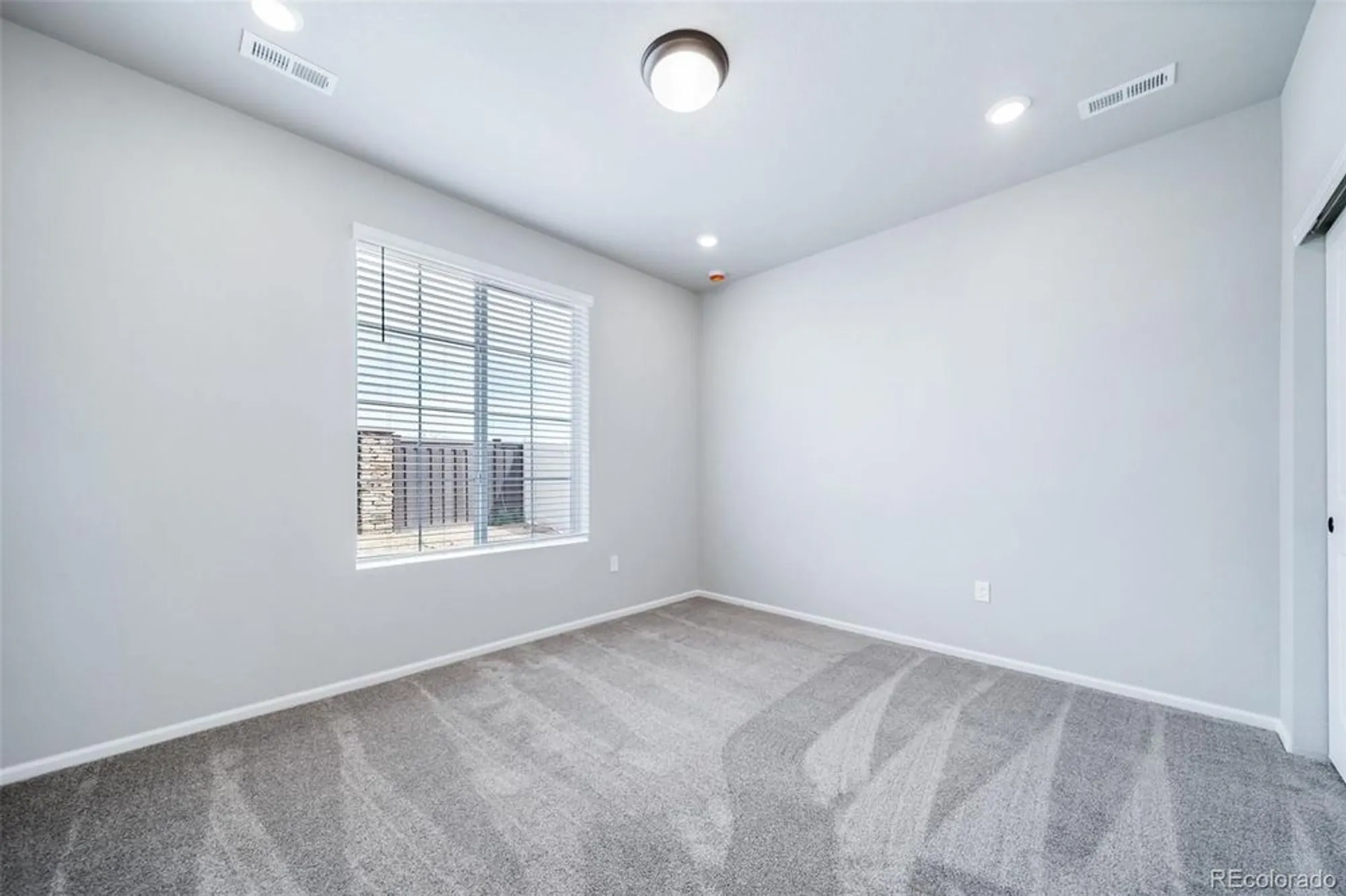 Property Slideshow image 8 of 16 | 21905 e 51st dr, Aurora, CO, 80019