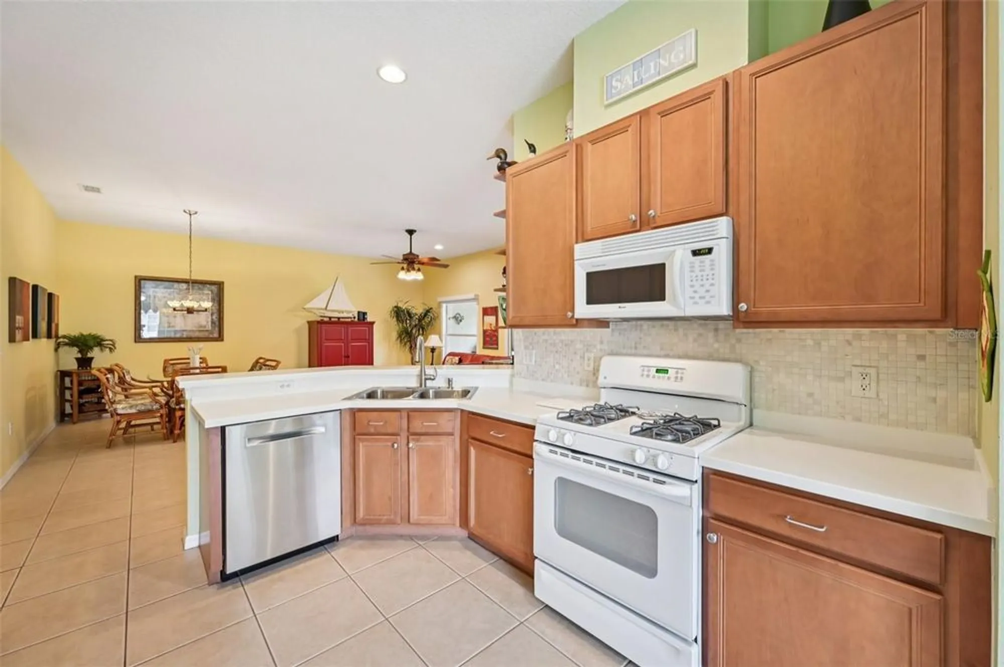 Property Slideshow image 12 of 61 | 2103 grantham greens dr, Sun City Center, FL, 33573
