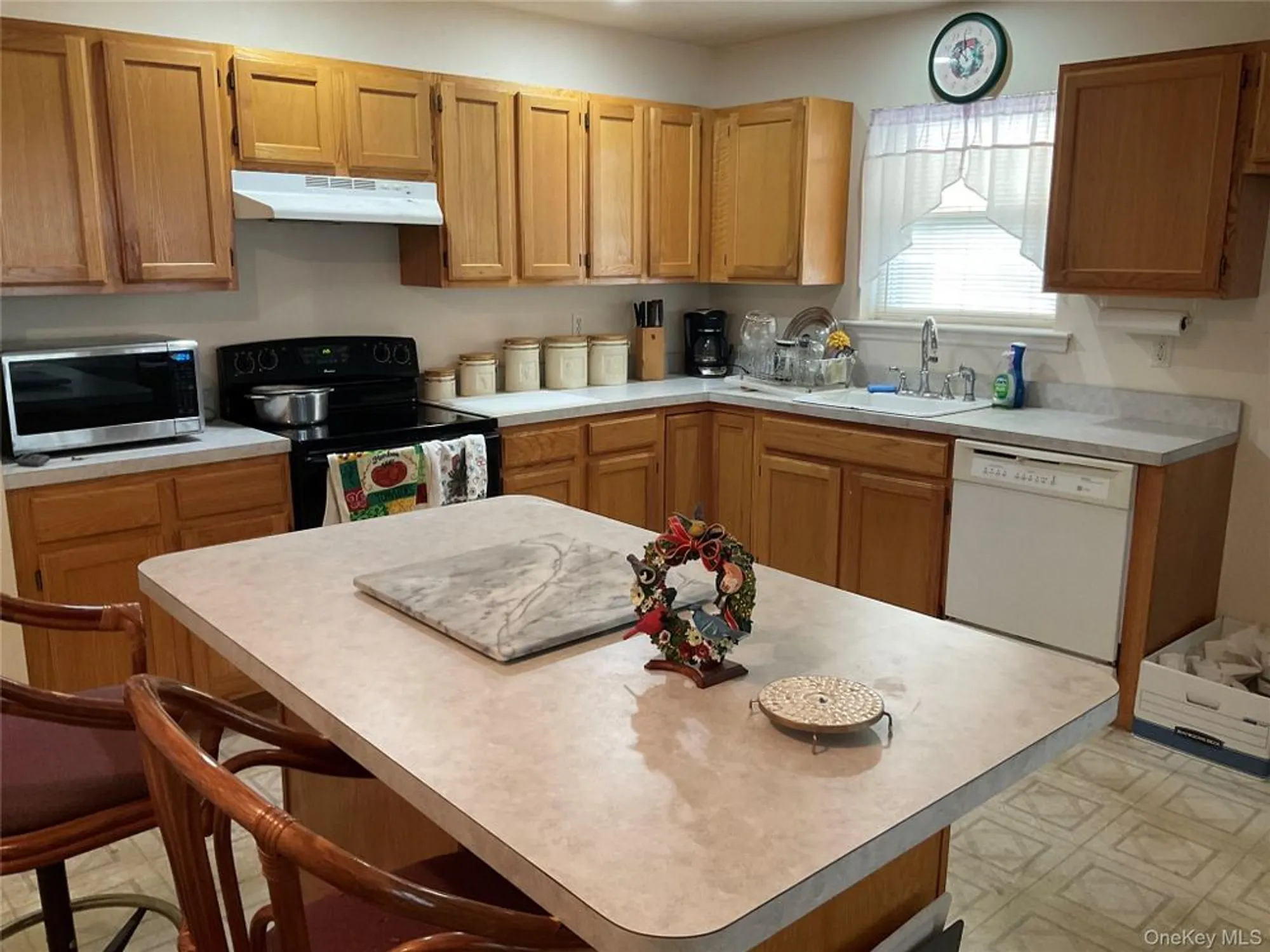 Property Slideshow image 4 of 24 | 409 village cir, Manorville, NY, 11949