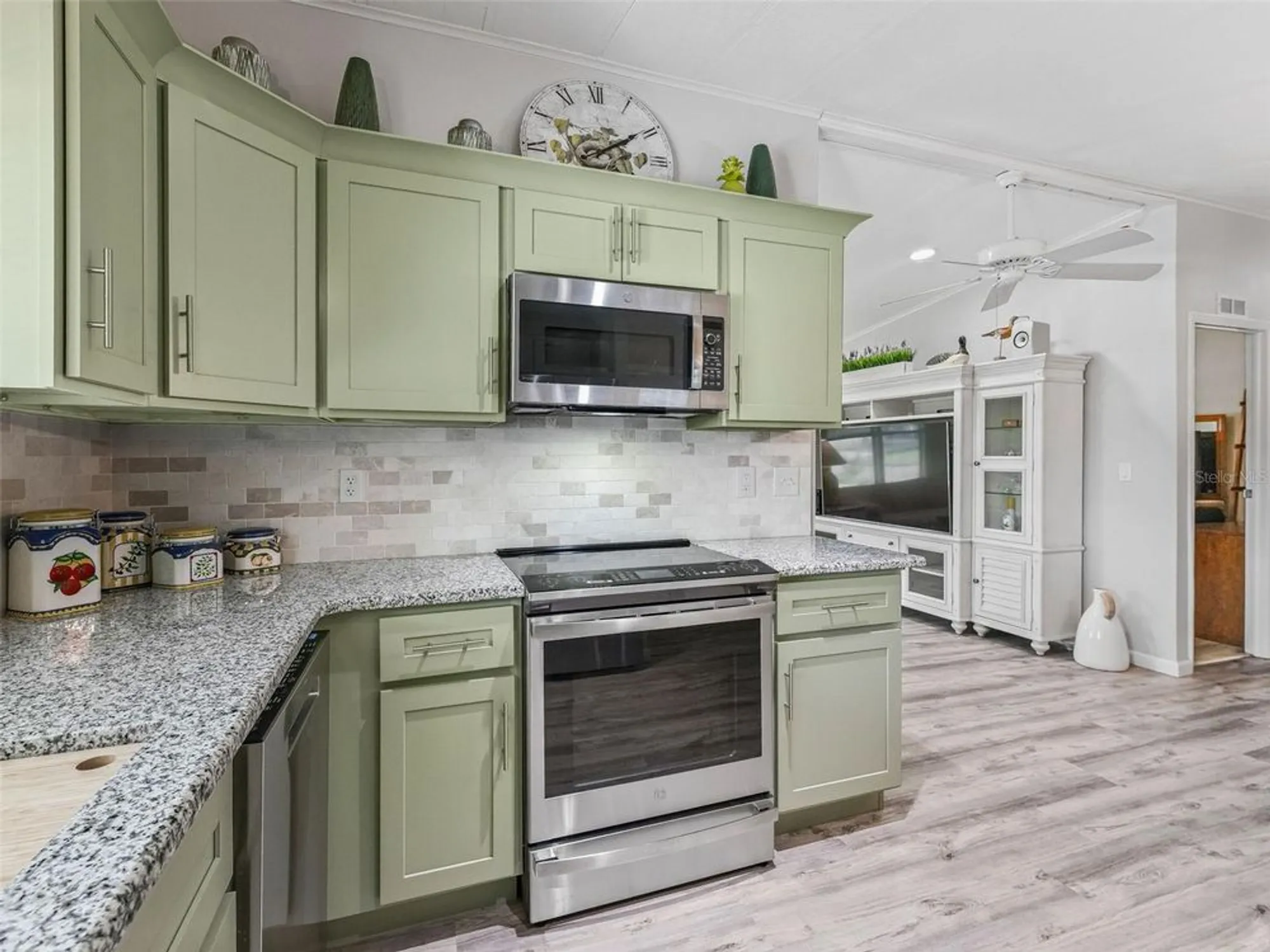 Property Slideshow image 10 of 37 | 1708 lauren ln, Lady Lake, FL, 32159