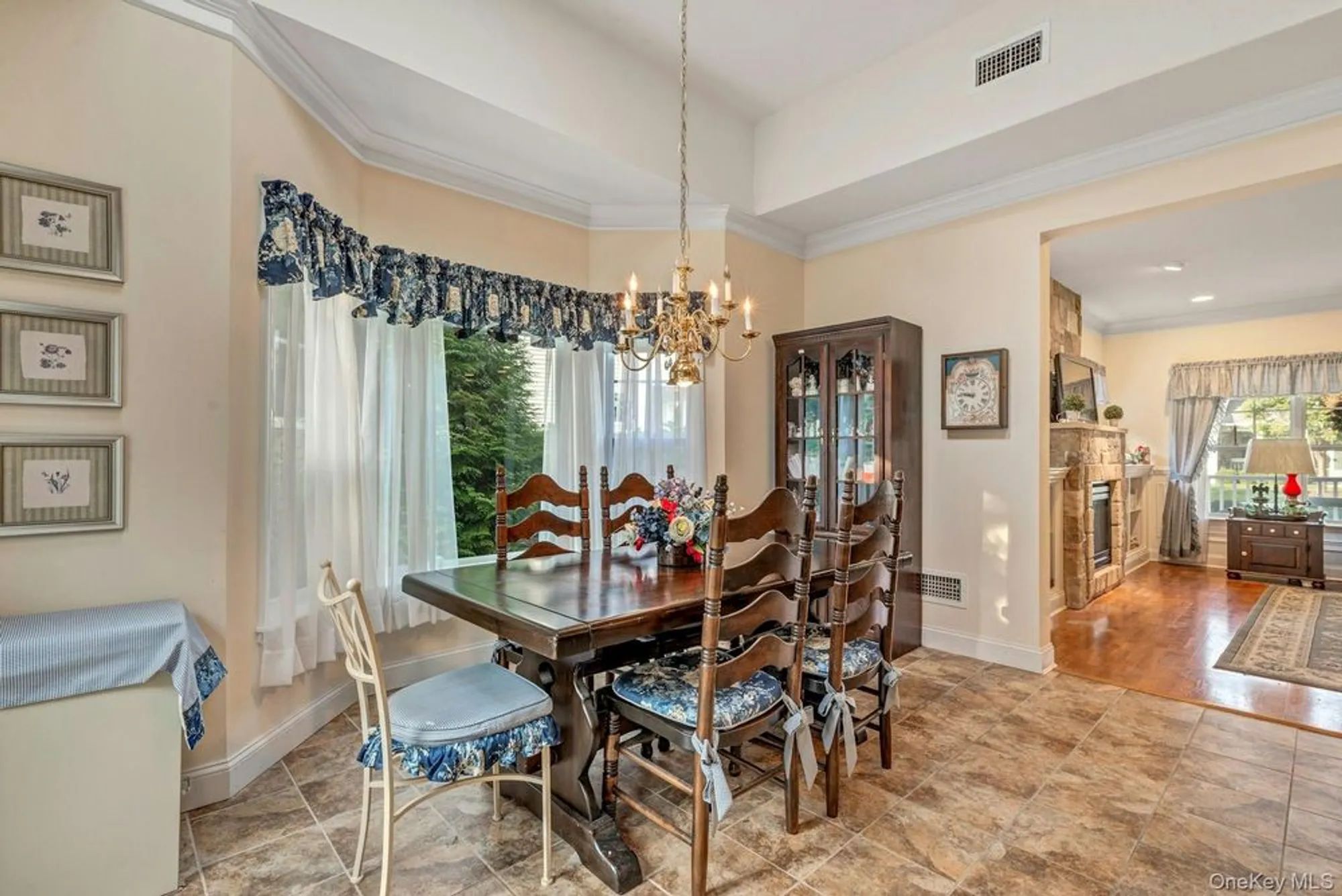 Property Slideshow image 18 of 24 | 159 stoneleigh dr, Riverhead, NY, 11901