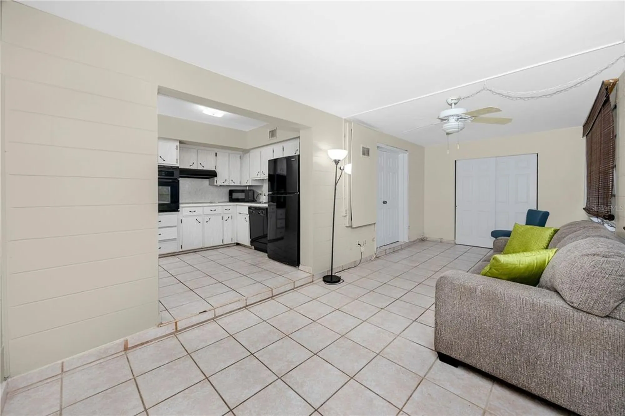 Property Slideshow image 17 of 42 | 2463 brazilia dr apt 39, Clearwater, FL, 33763