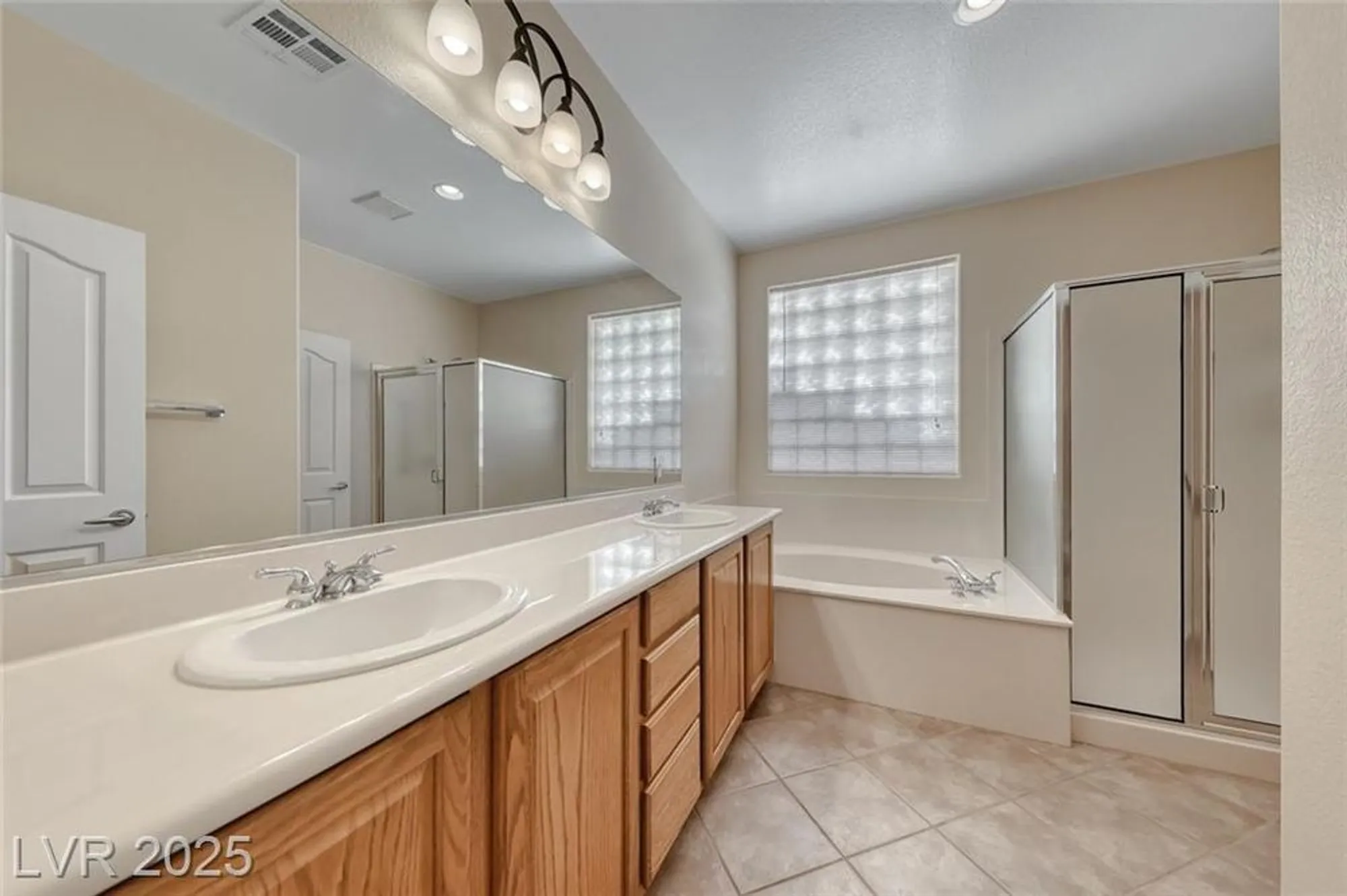 Property Slideshow image 27 of 56 | 2218 sandstone cliffs dr, Henderson, NV, 89044
