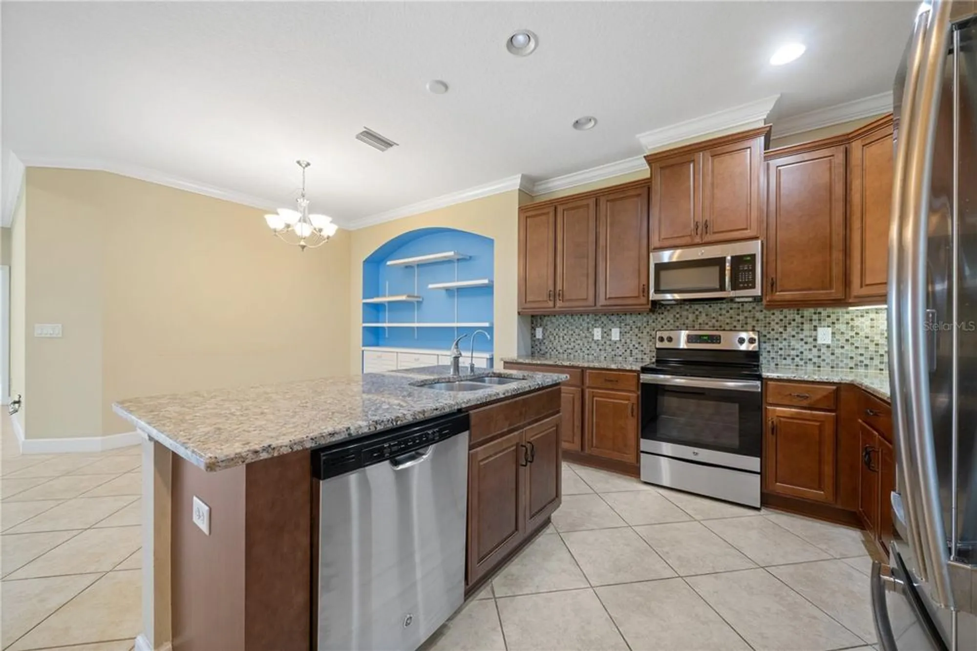 Property Slideshow image 14 of 57 | 802 chipper dr, Sun City Center, FL, 33573