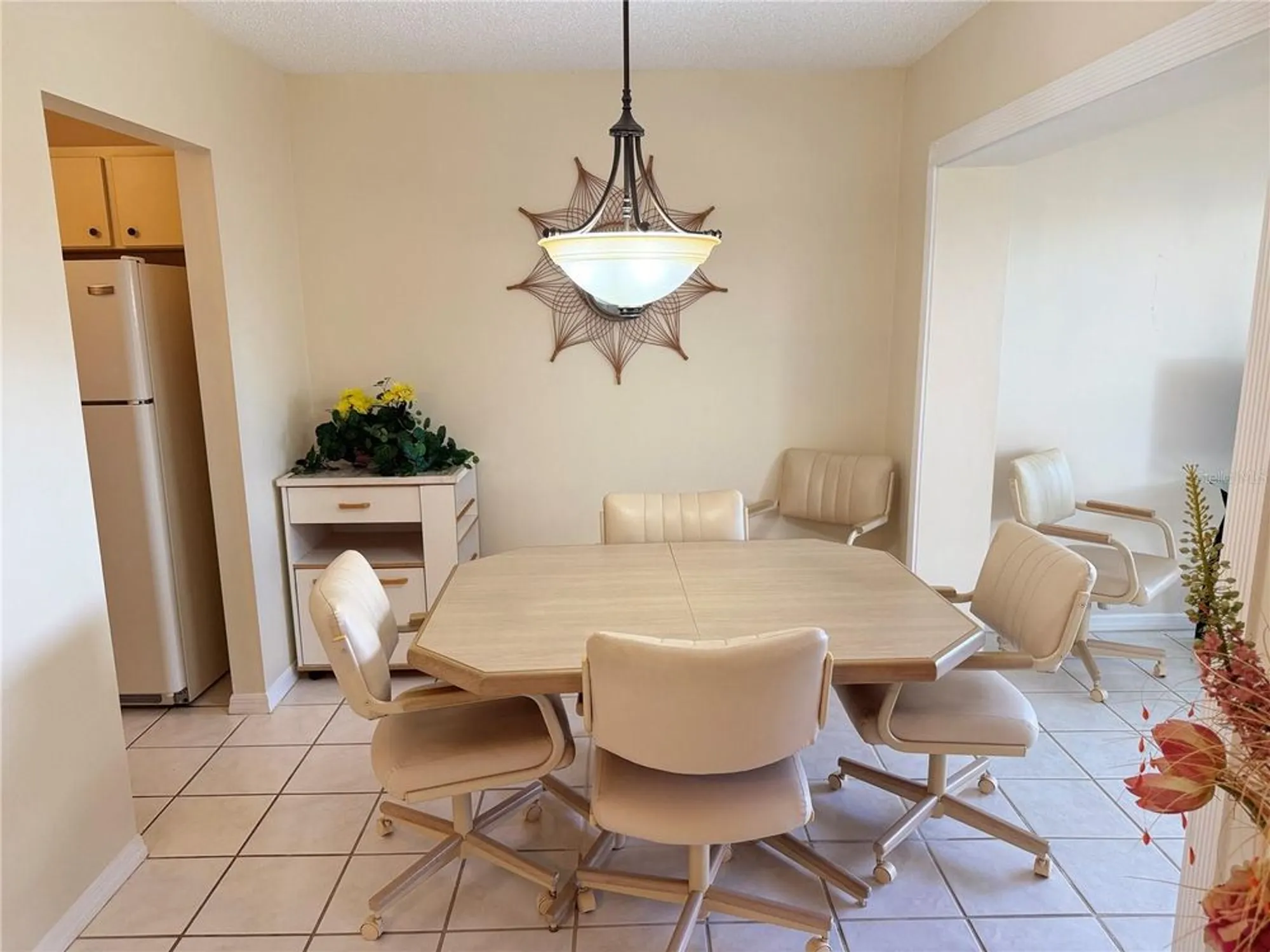 Property Slideshow image 10 of 37 | 407 feltham trl unit b, Sun City Center, FL, 33573
