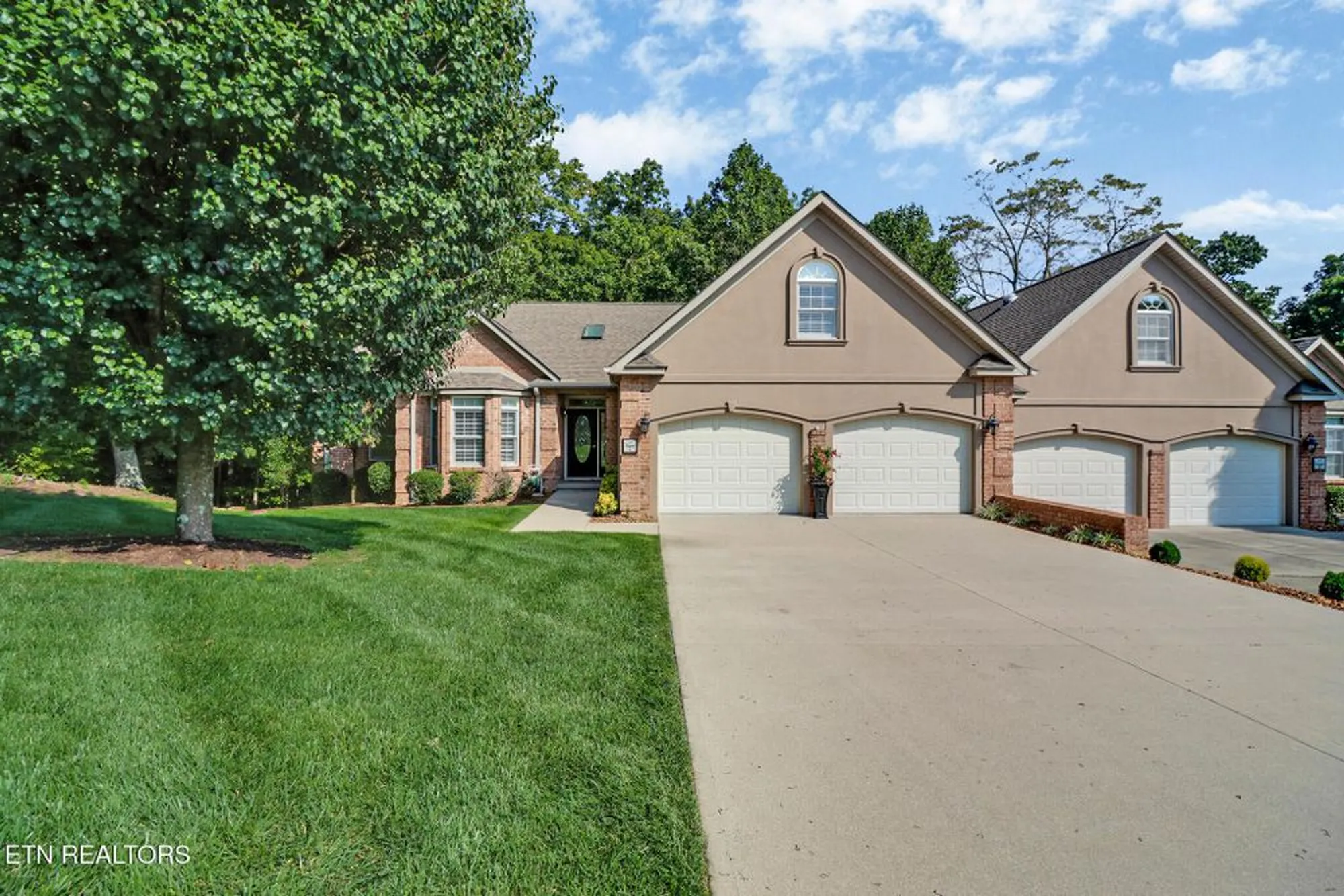 Property Slideshow image 2 of 52 | 123 lafayette pt apt 1, Crossville, TN, 38558