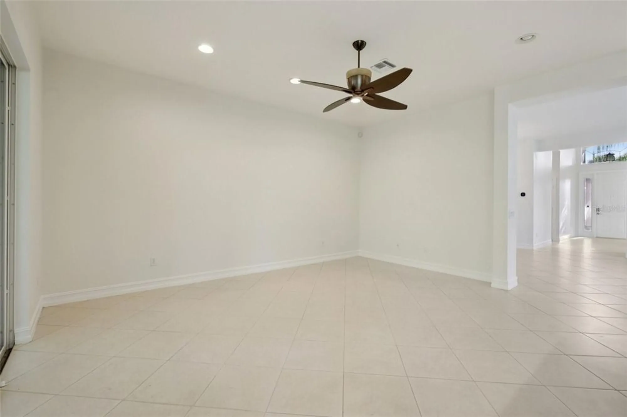 Property Slideshow image 8 of 53 | 5004 sandy brook cir, Wimauma, FL, 33598