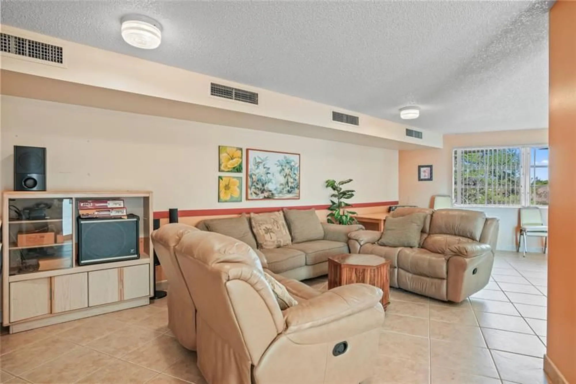 Property Slideshow image 18 of 43 | 3001 nw 46th ave 404, Lauderdale Lakes, FL, 33313