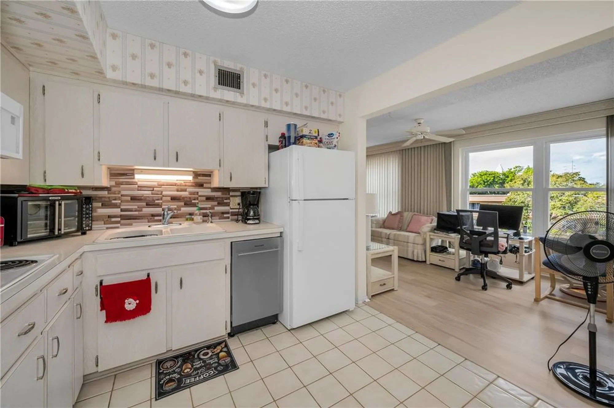 Property Slideshow image 12 of 74 | 2358 ecuadorian way 52, Clearwater, FL, 33763