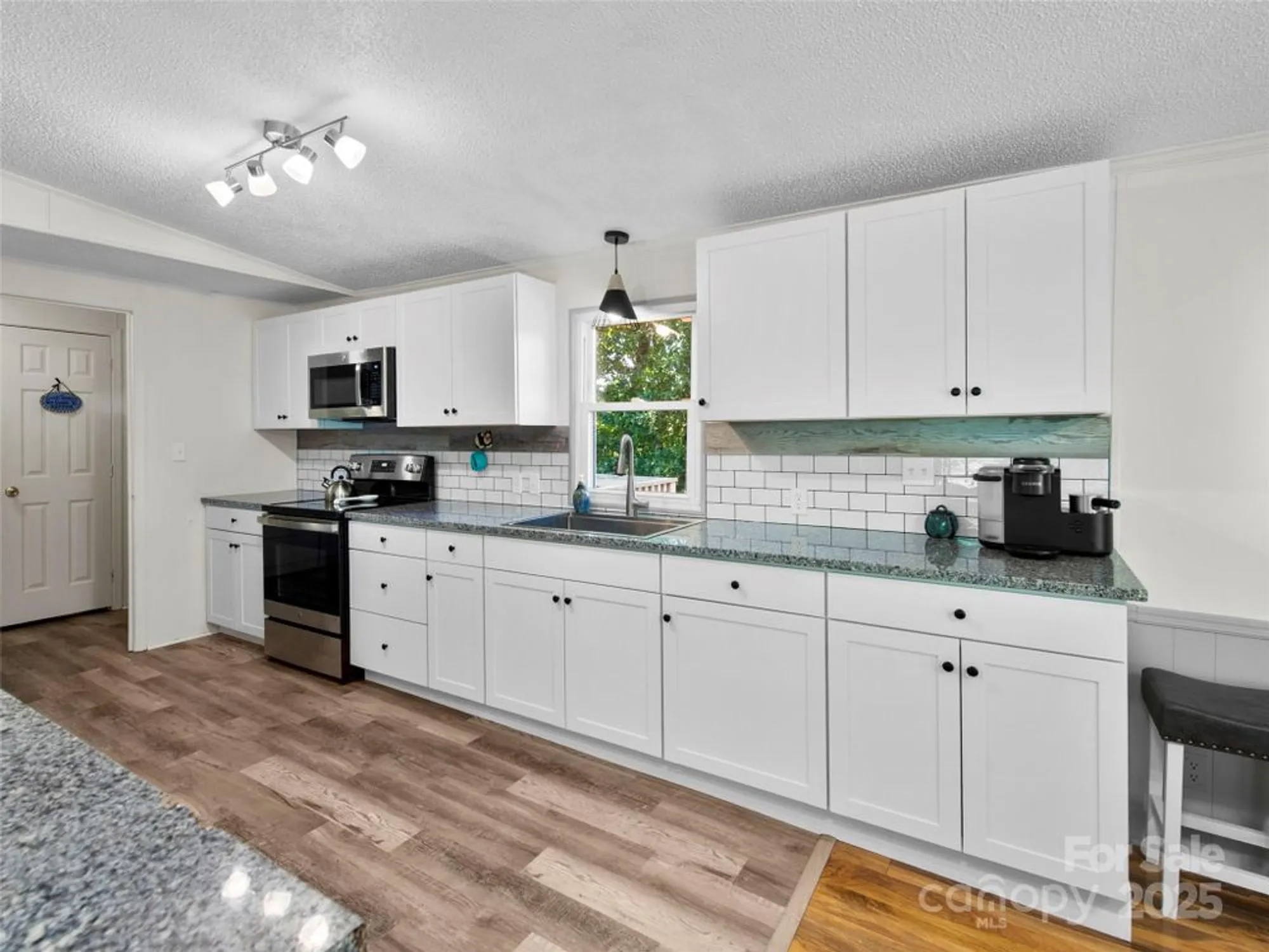 Property Slideshow image 10 of 27 | 200 cranbrook cir, Hendersonville, NC, 28792