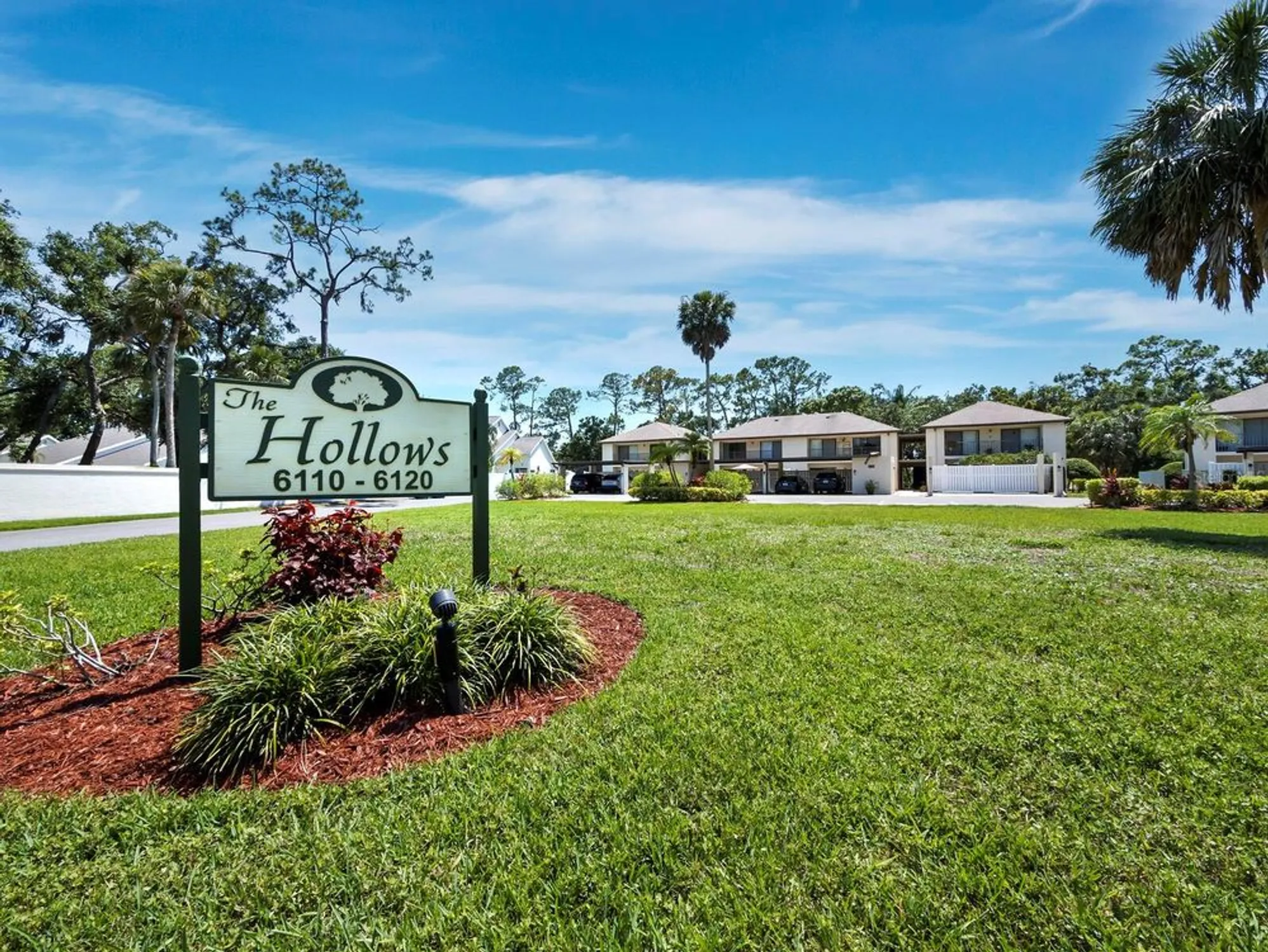 Property Slideshow image 2 of 67 | 6110 country club way 102, Sarasota, FL, 34243