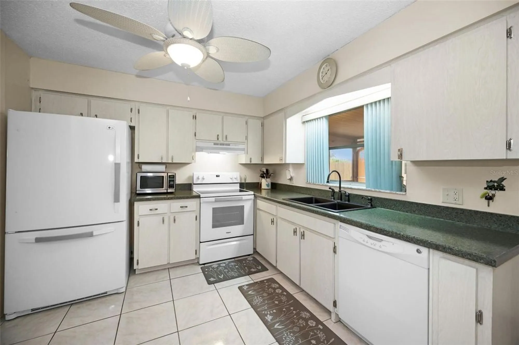 Property Slideshow image 7 of 50 | 1055 loch haven dr, Dunedin, FL, 34698