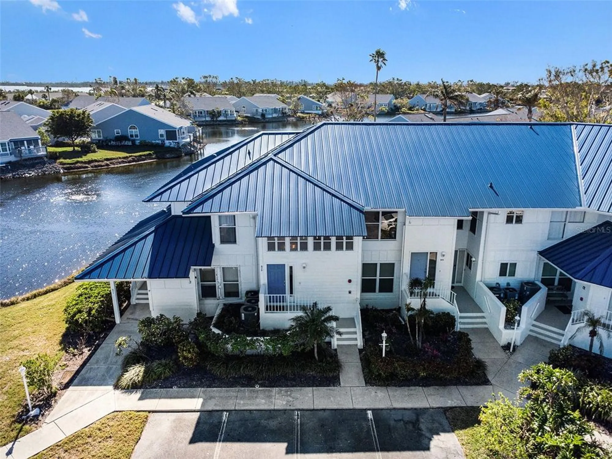 Property Slideshow image 1 of 27 | 972 sandpiper cir # 972, Bradenton, FL, 34209