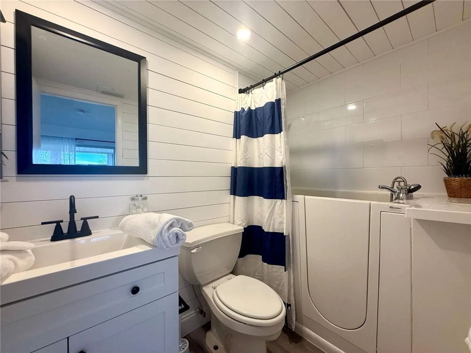 Property Slideshow image 14 of 23 | 1802 bedford ln 7, Sun City Center, FL, 33573
