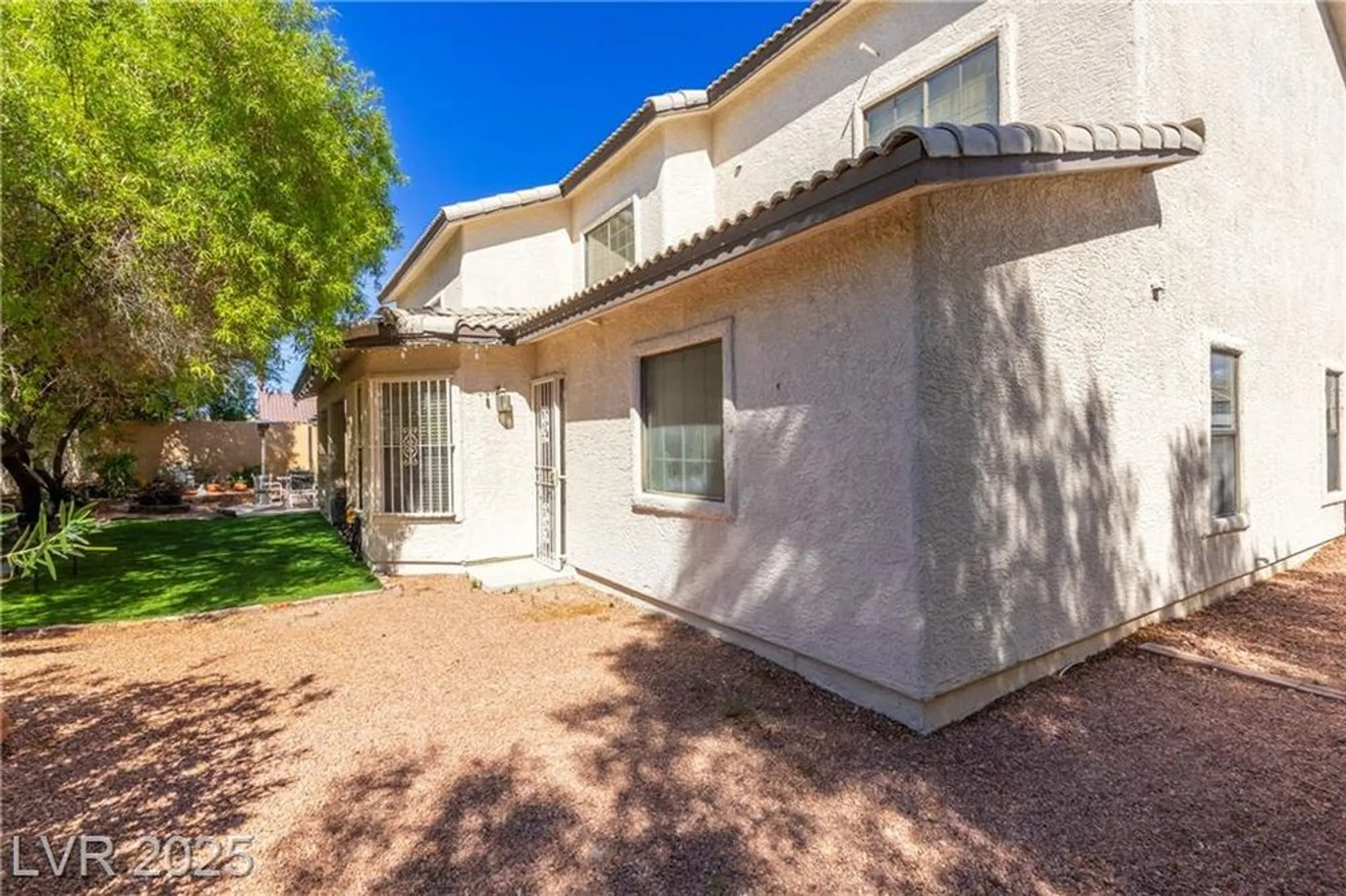 Property Slideshow image 32 of 47 | 5553 singing hills dr, Las Vegas, NV, 89130