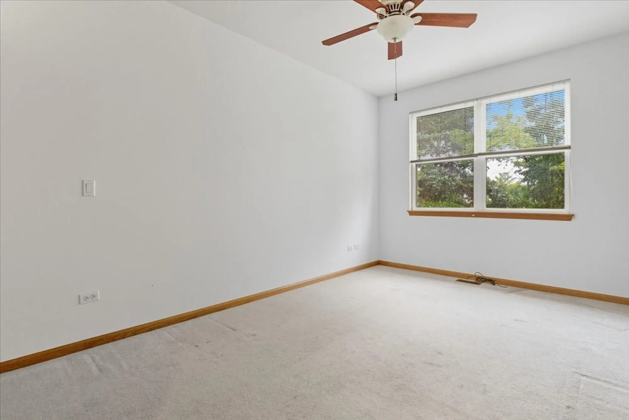 Property Slideshow image 19 of 25 | 2346 ashbrook ln, Grayslake, IL, 60030