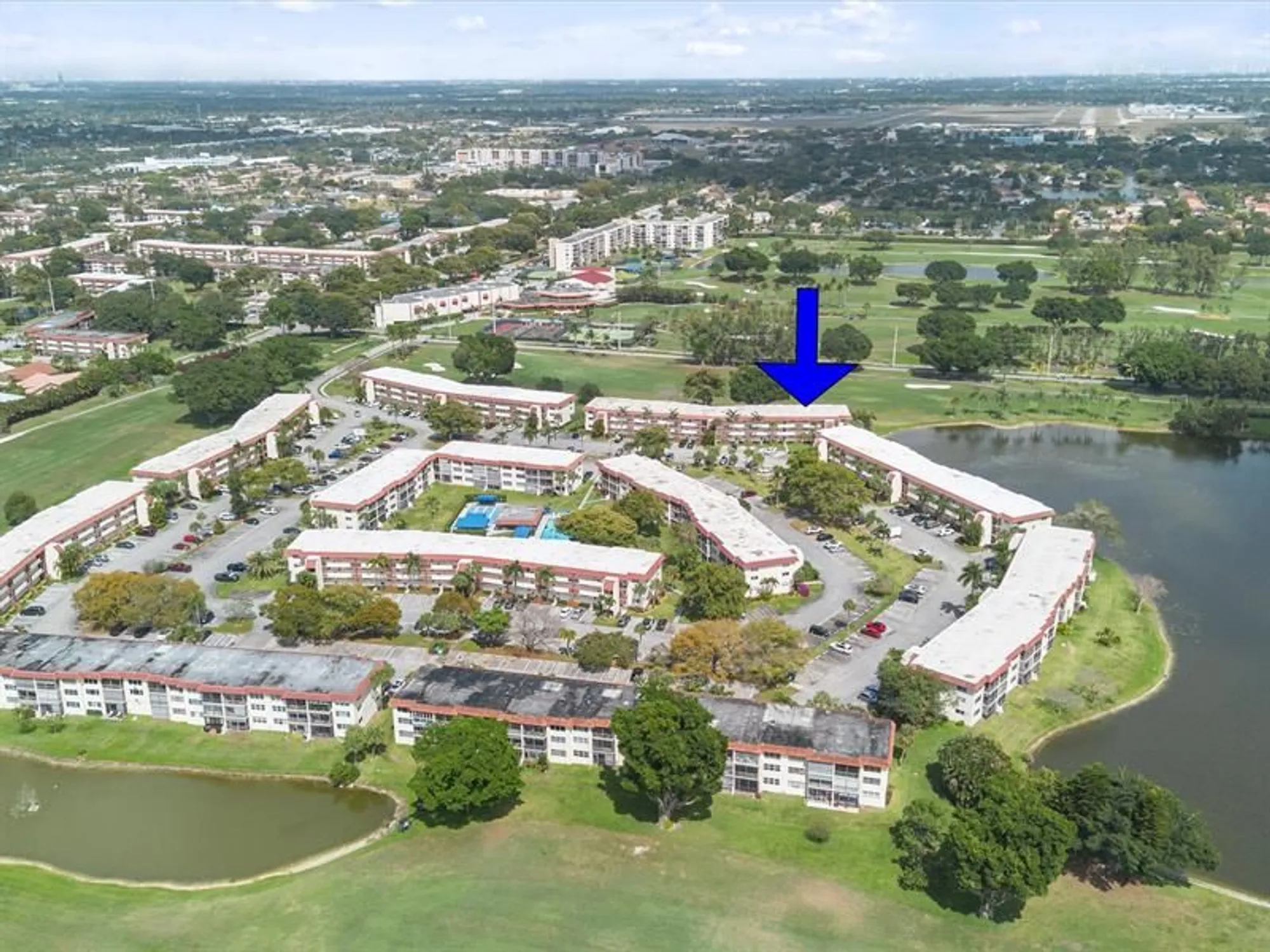 Property Slideshow image 4 of 44 | 9300 n hollybrook lake dr 303, Pembroke Pines, FL, 33025