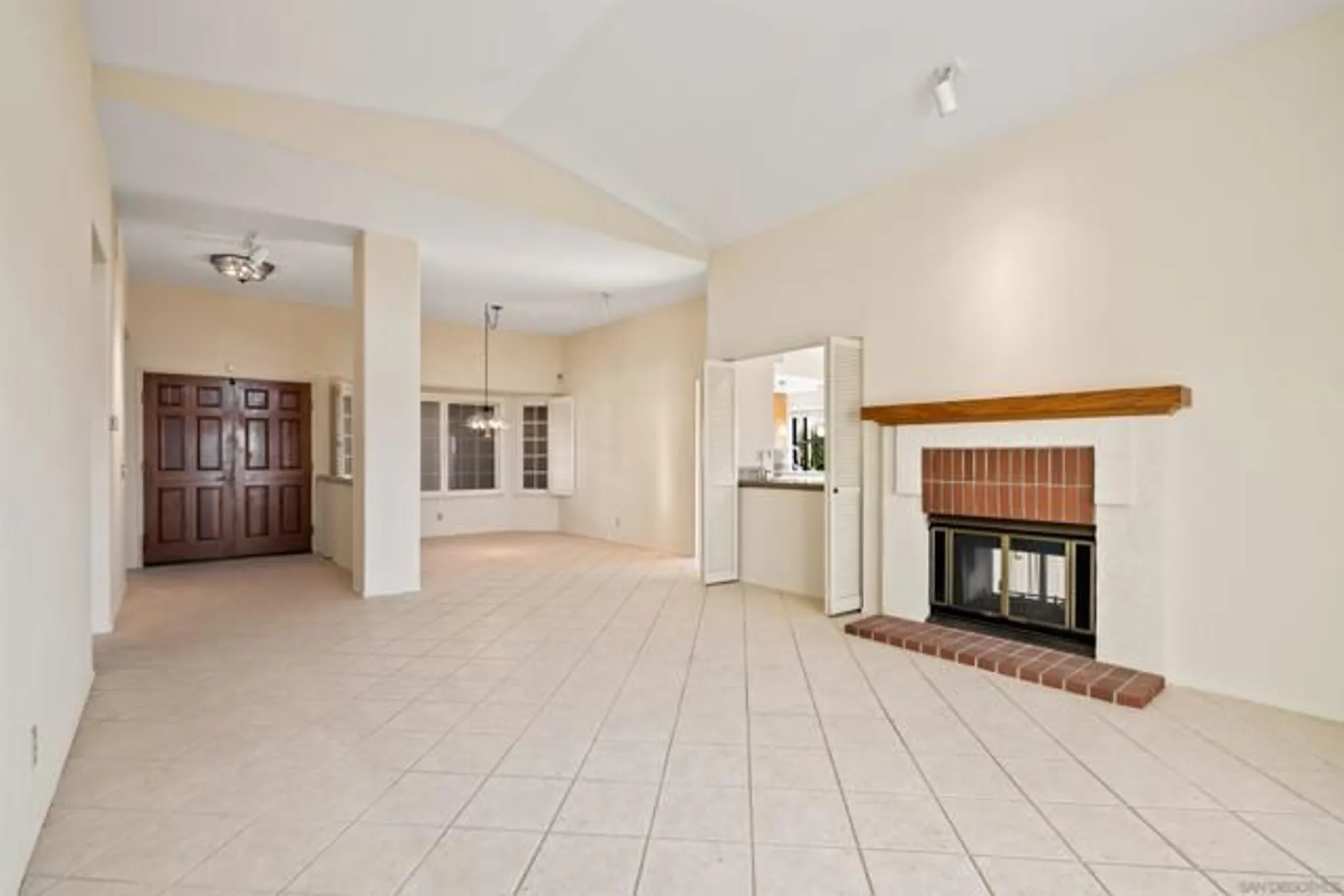 Property Slideshow image 9 of 51 | 18113 calle estepona, San Diego, CA, 92128