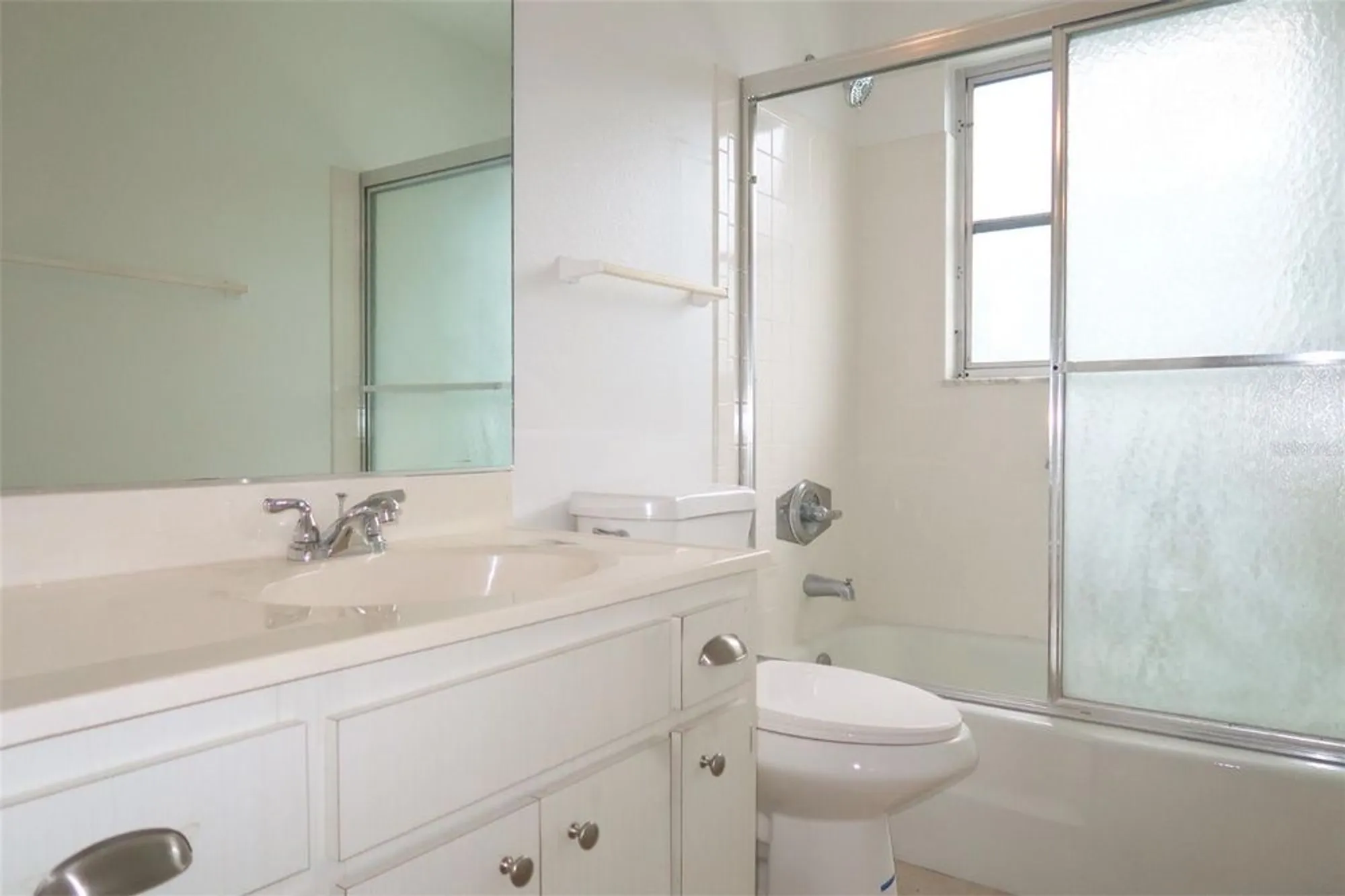 Property Slideshow image 21 of 24 | 604 ojai ave, Sun City Center, FL, 33573