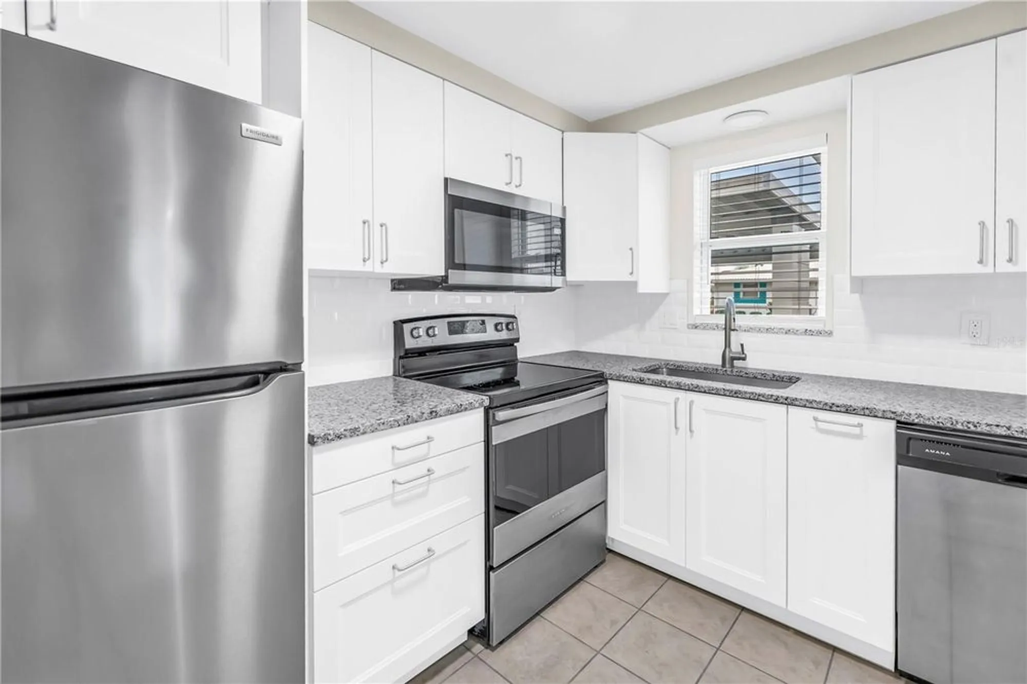 Property Slideshow image 15 of 28 | 728 caribbean cir 25, Venice, FL, 34293